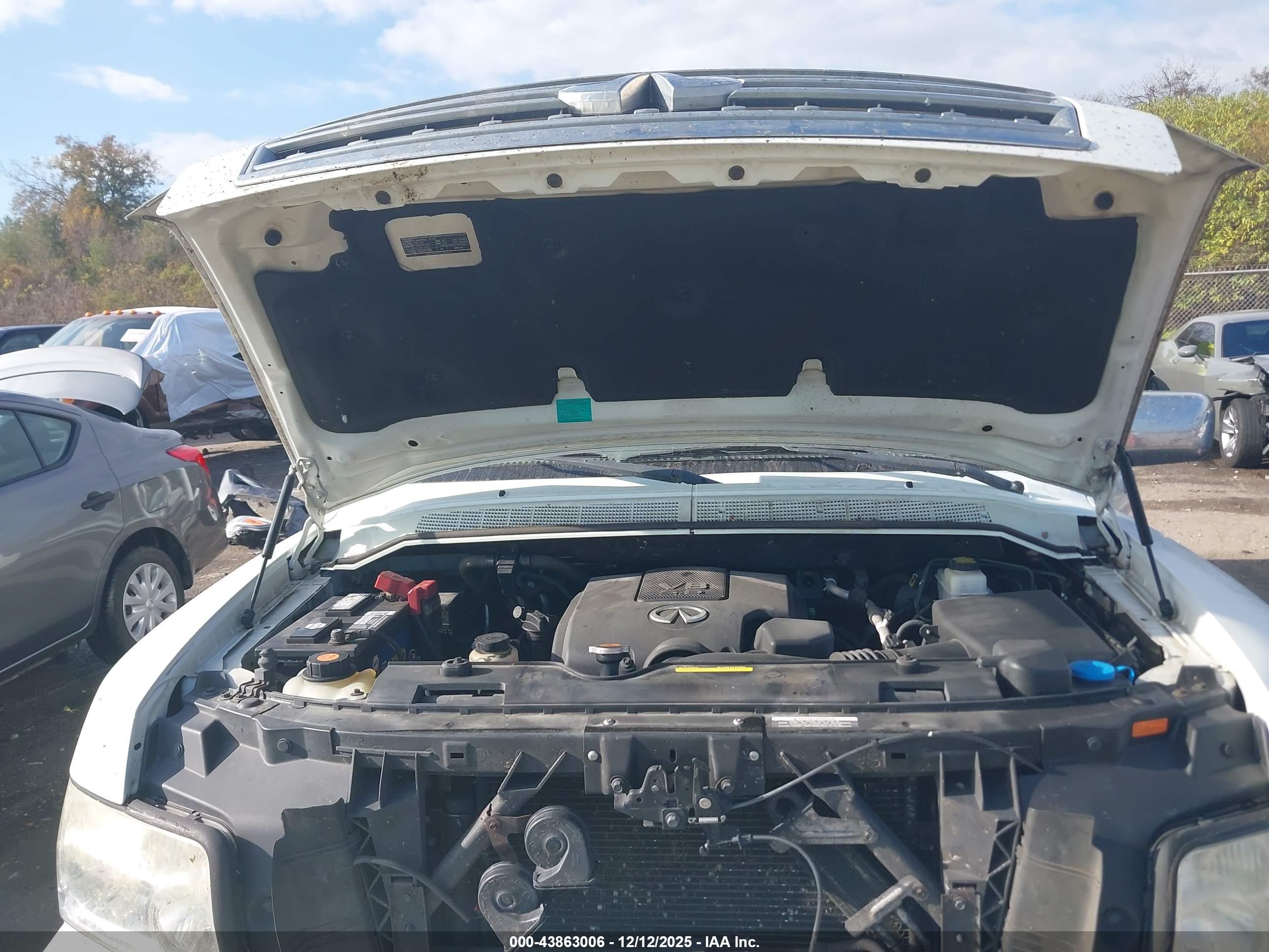 INFINITI QX56 image 10