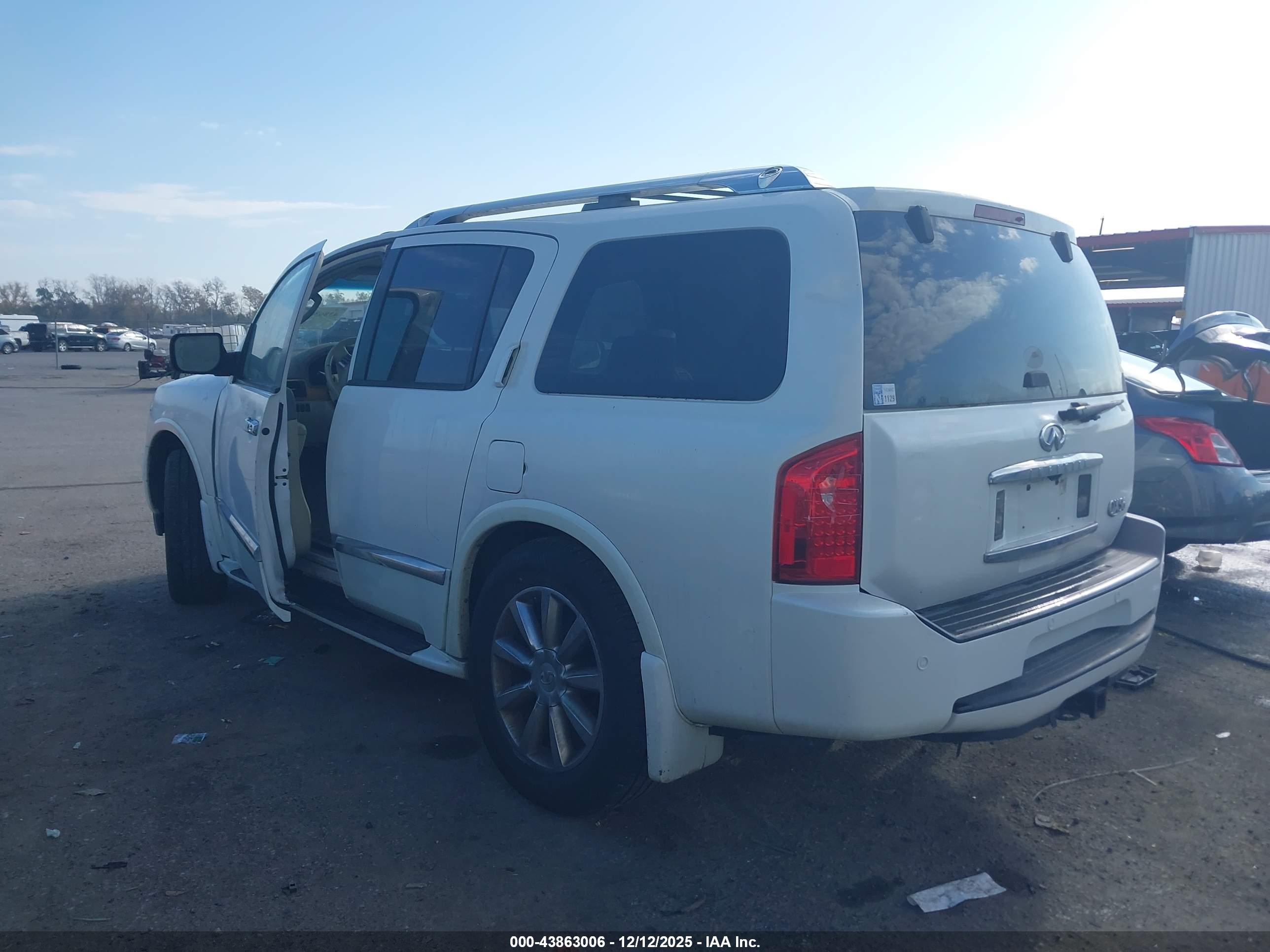 INFINITI QX56 image 3