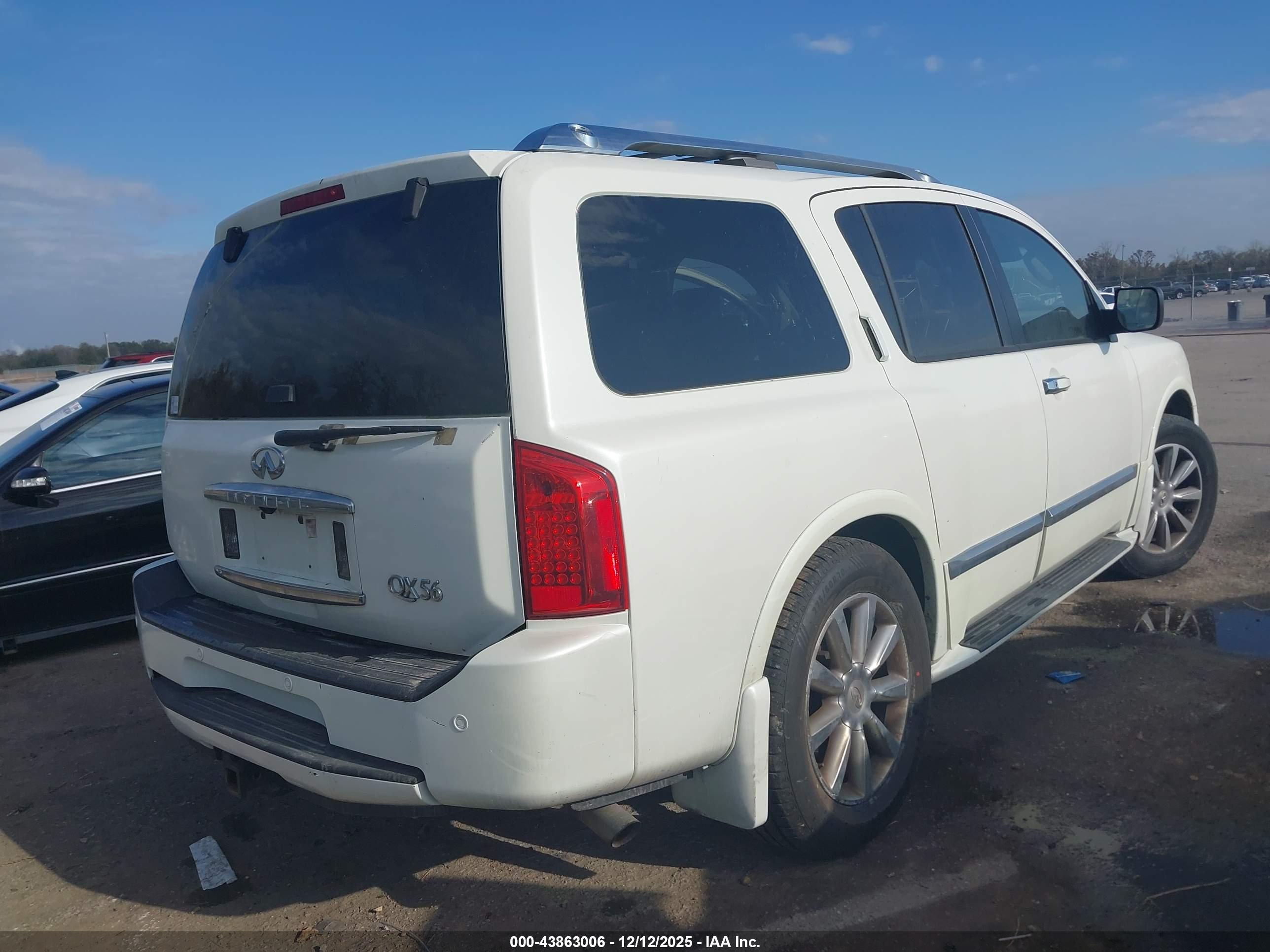 INFINITI QX56 image 4