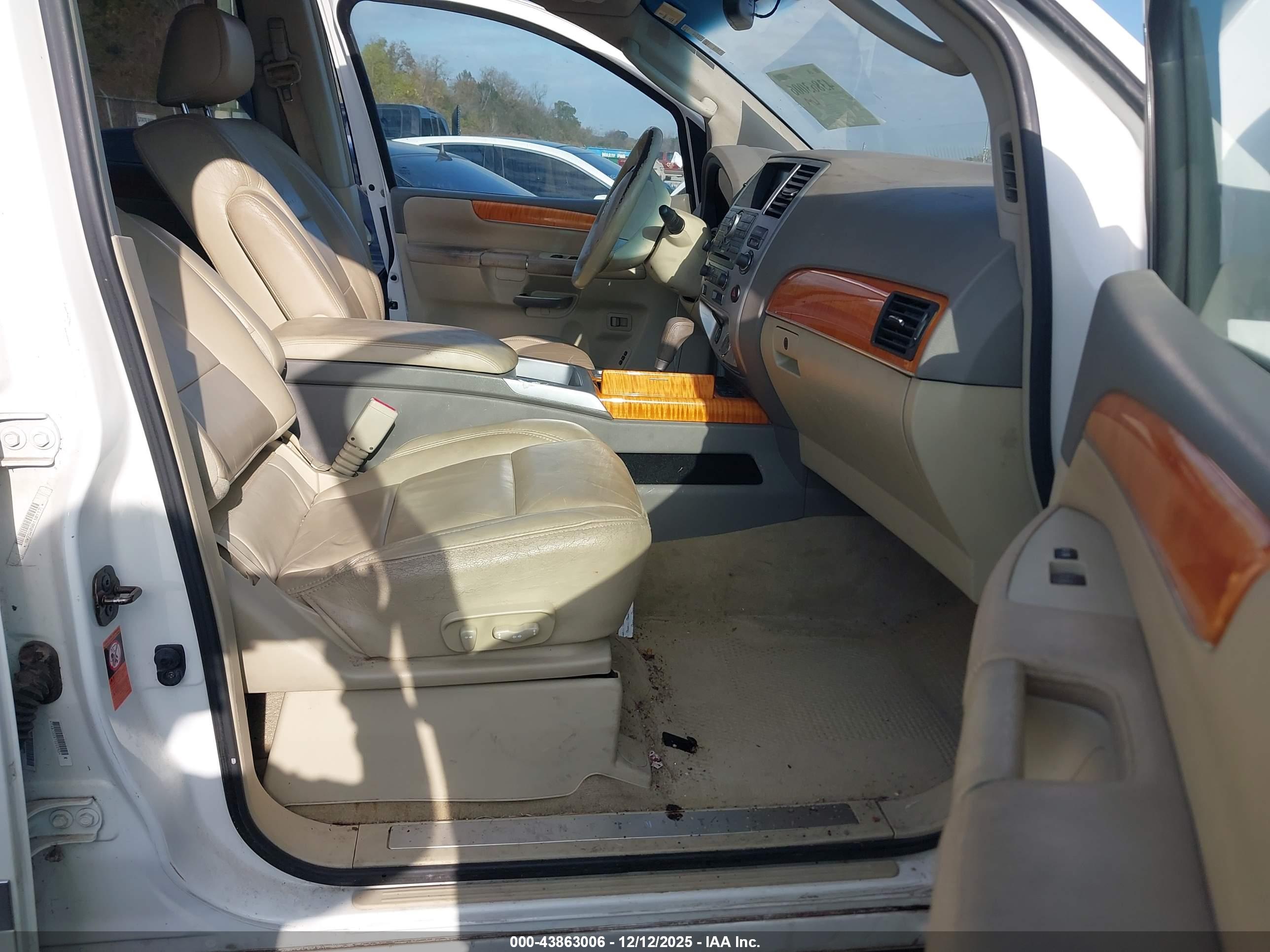 INFINITI QX56 image 5