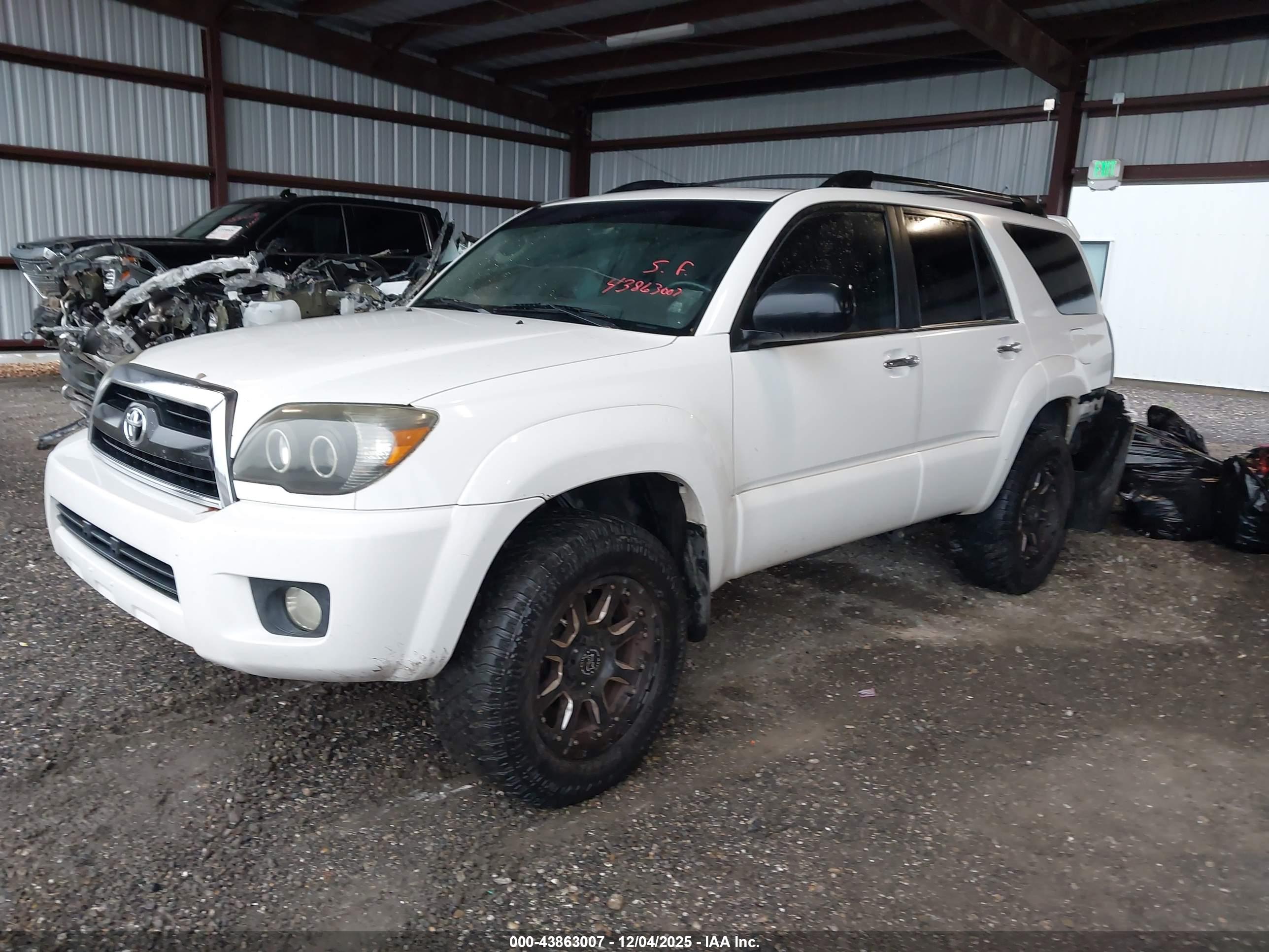 TOYOTA 4RUNNER image 2