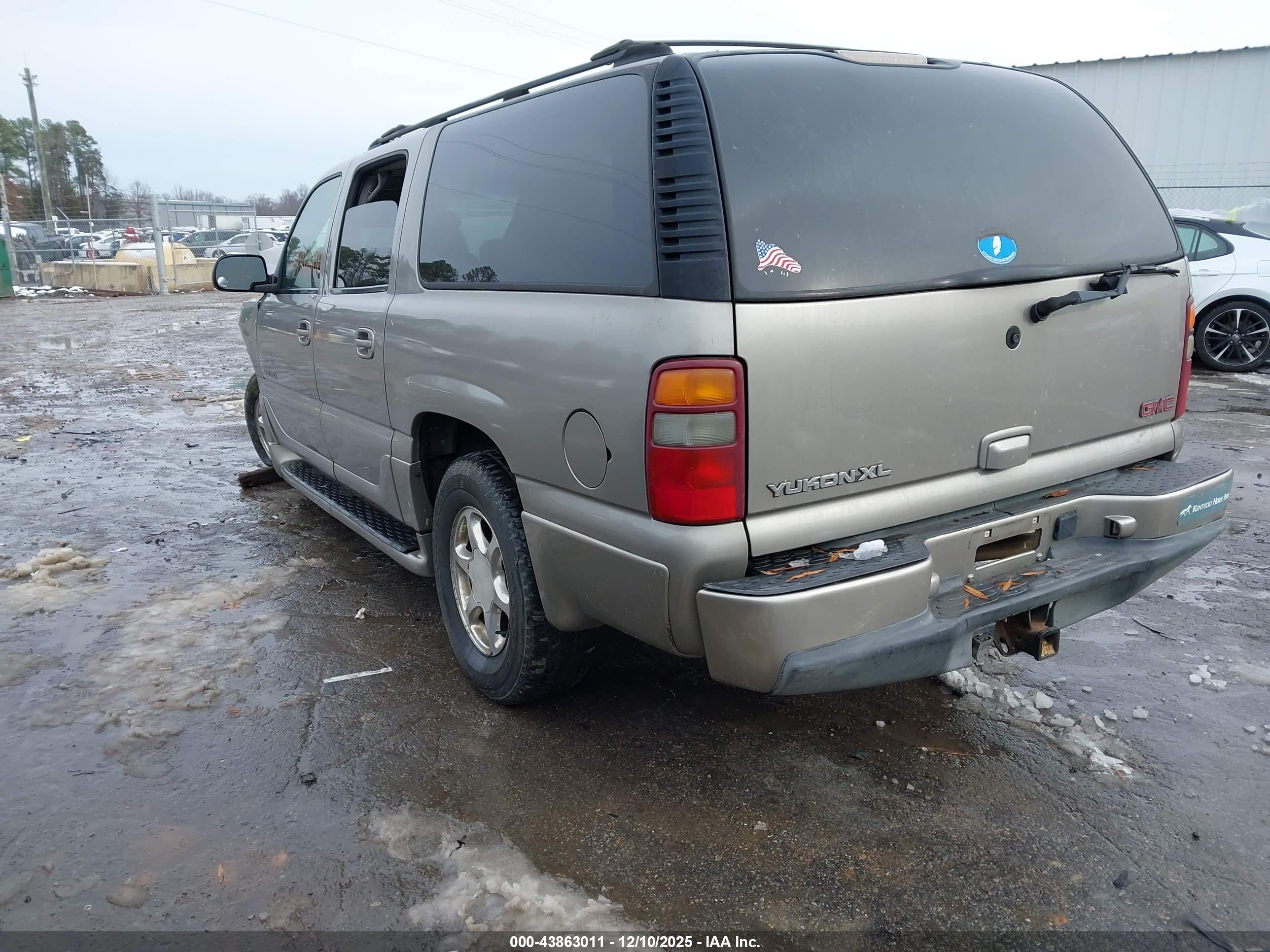 GMC YUKON image 3