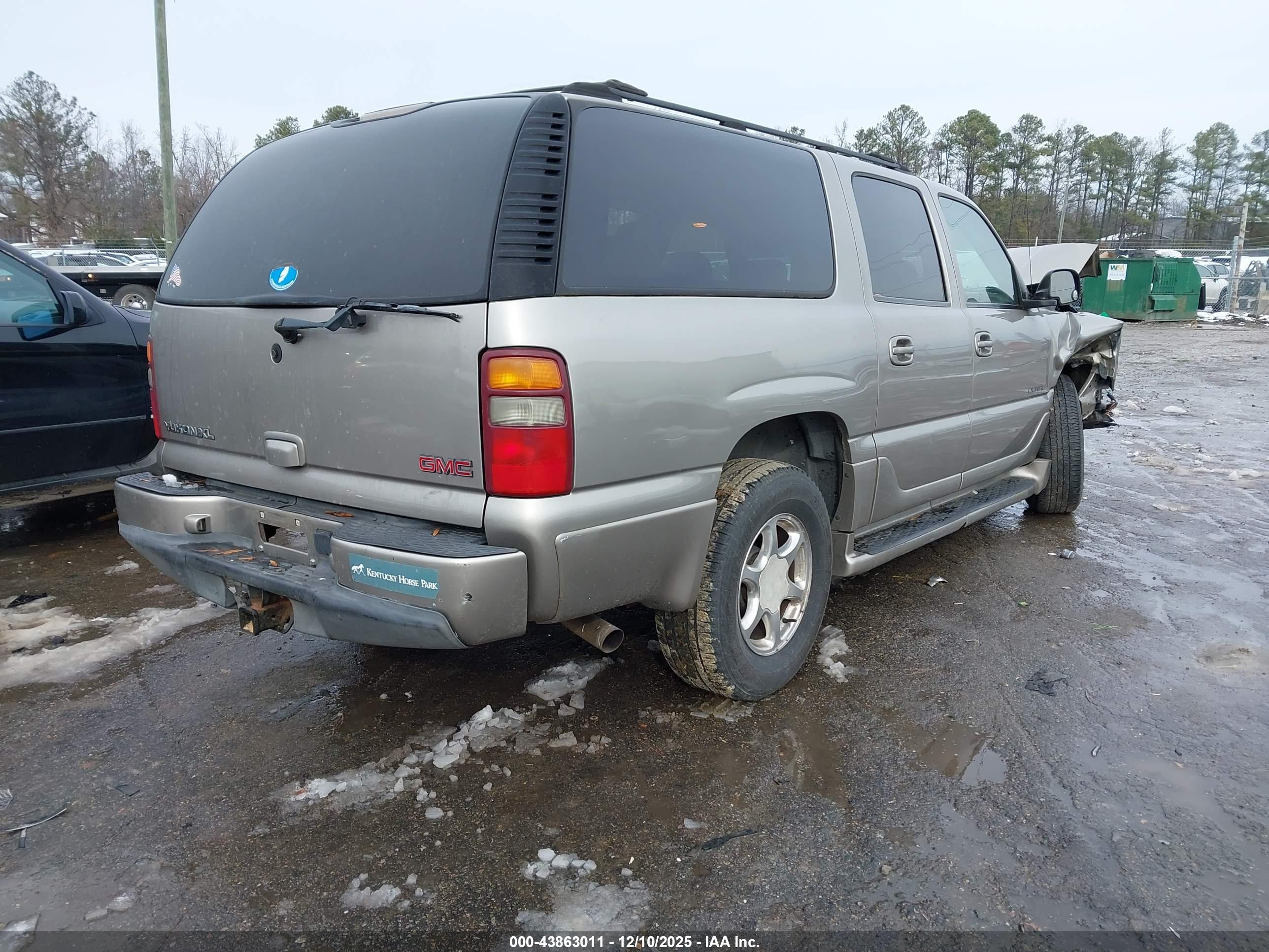 GMC YUKON image 4