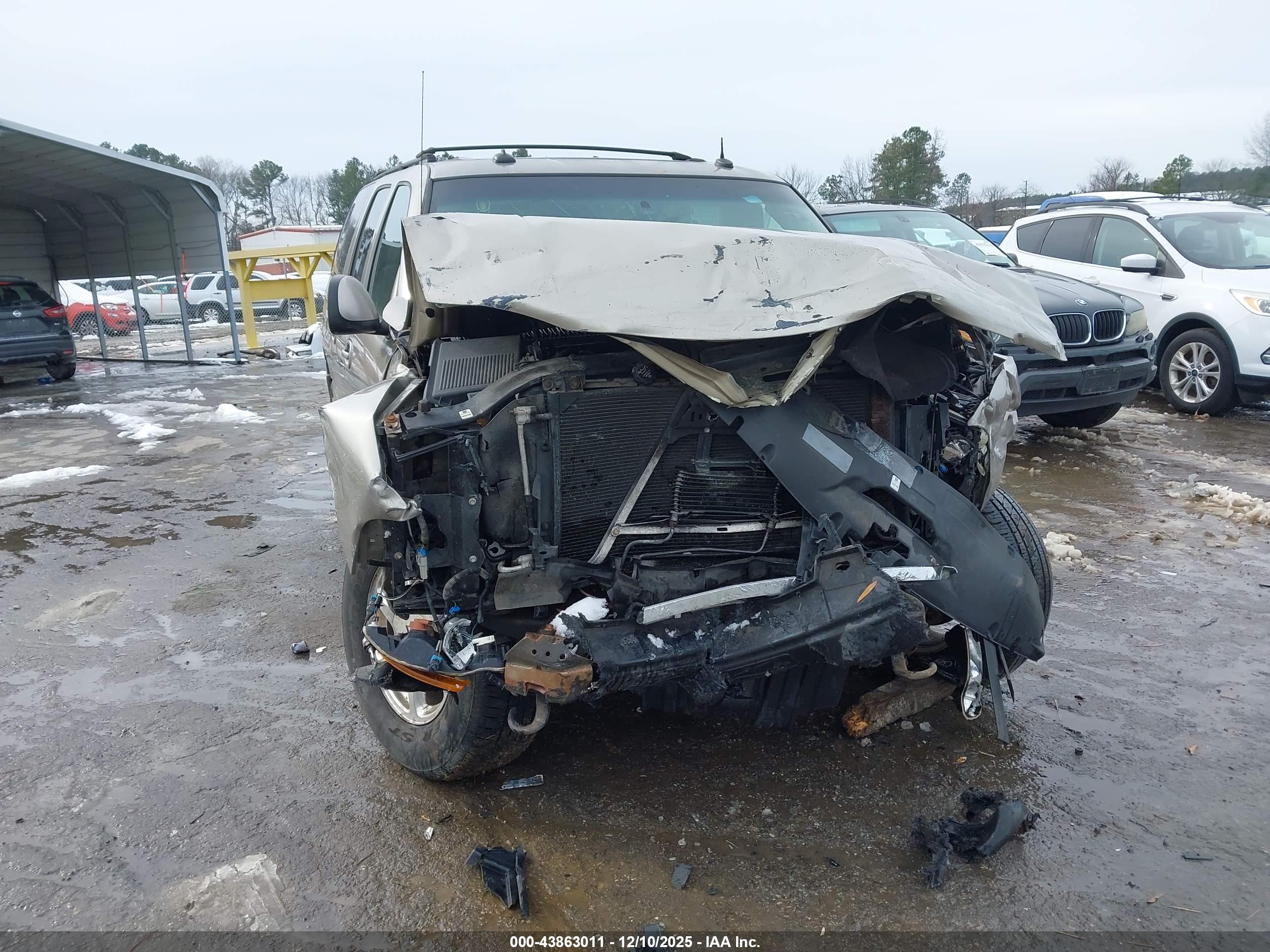 GMC YUKON image 6