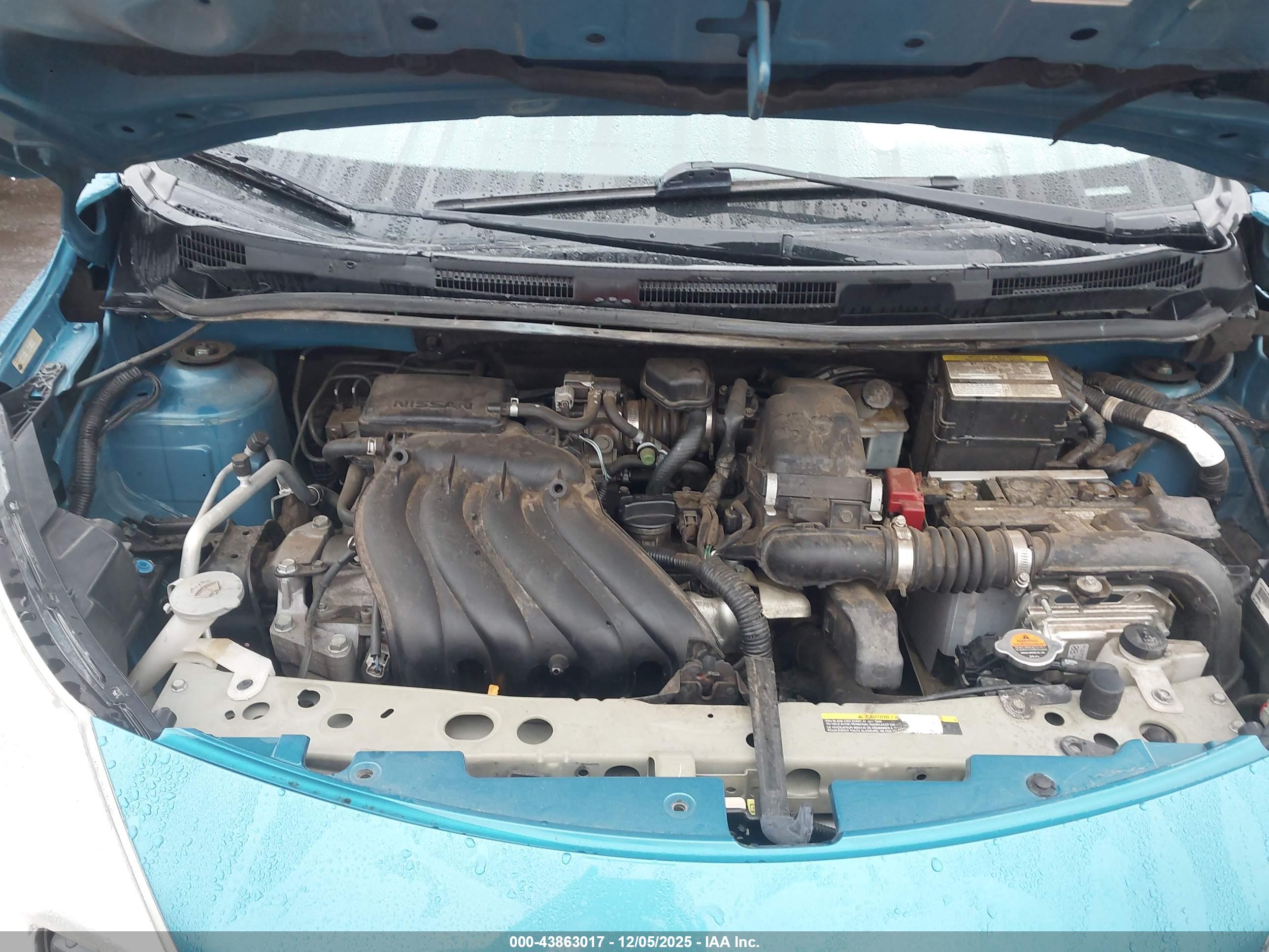 NISSAN VERSA image 10
