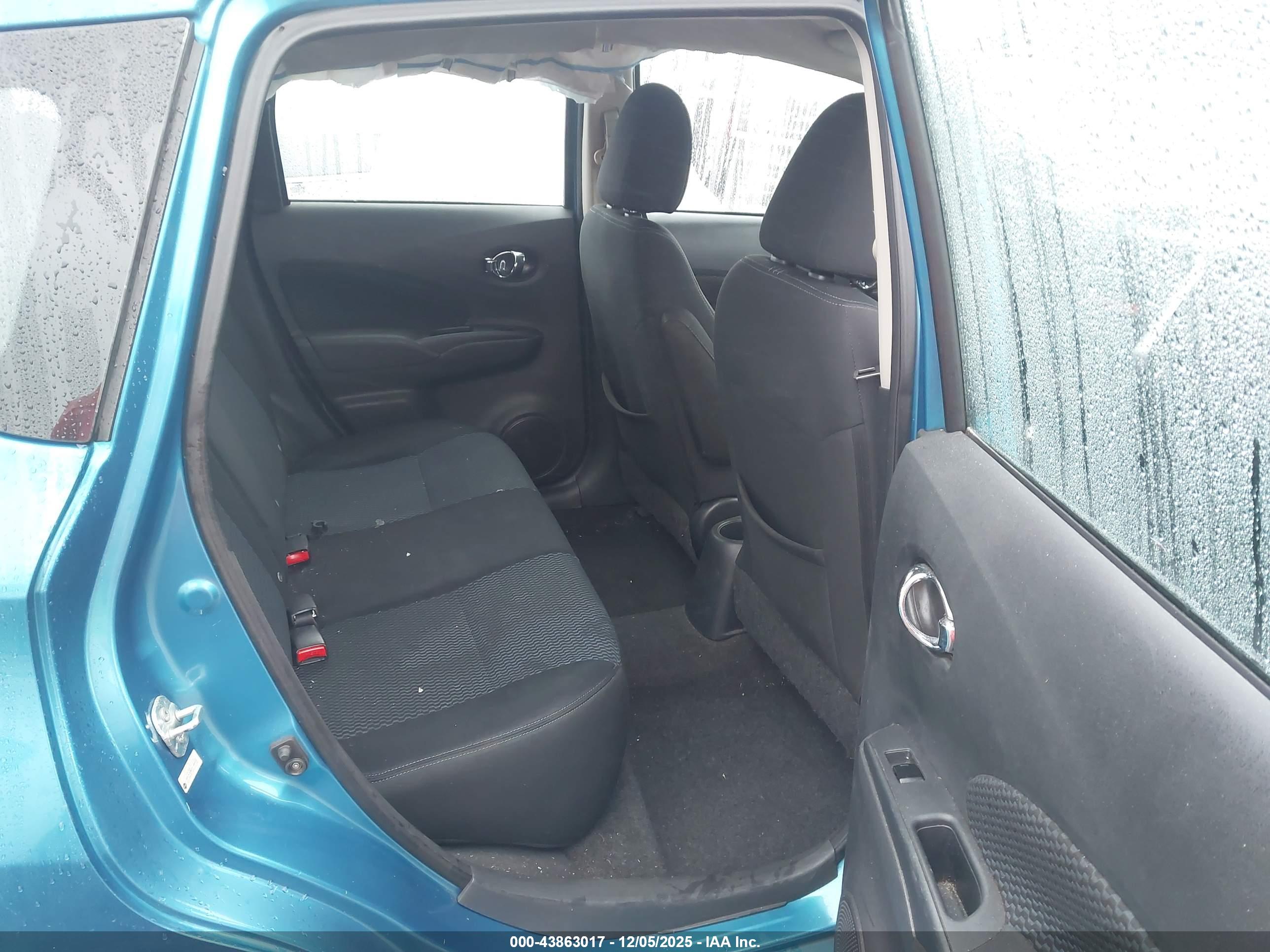 NISSAN VERSA image 8