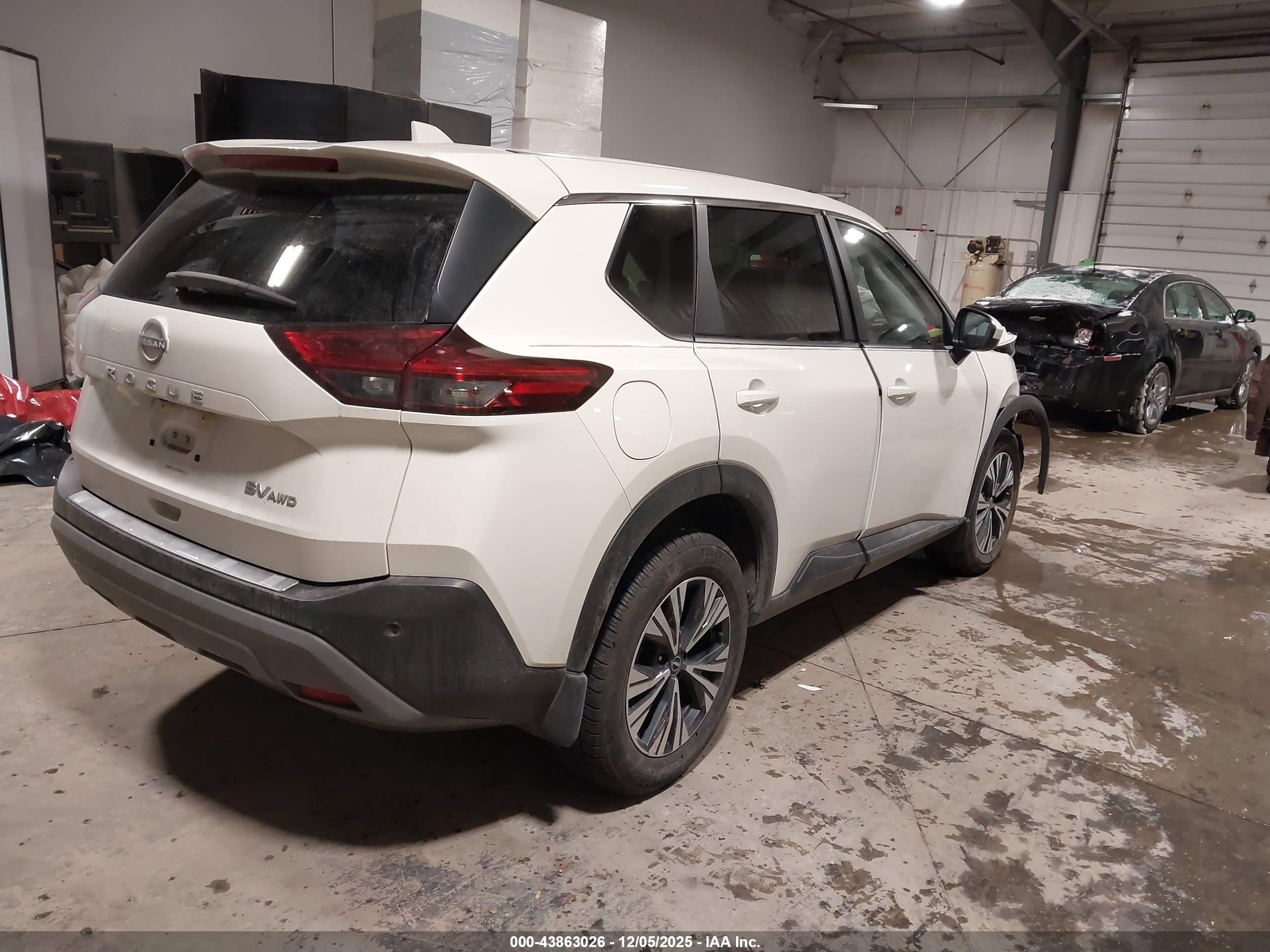 NISSAN ROGUE image 4