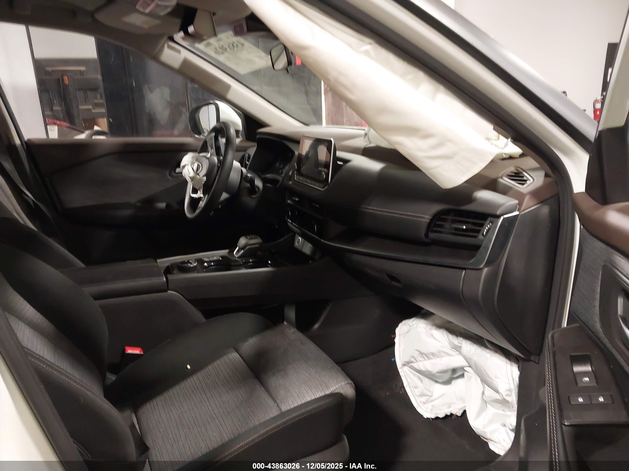 NISSAN ROGUE image 5