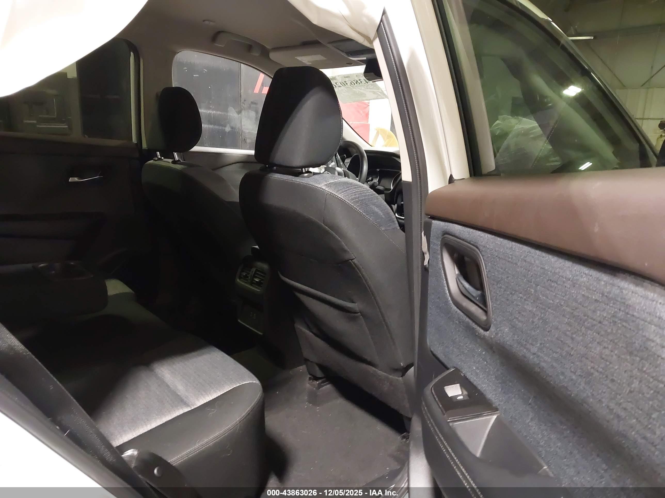 NISSAN ROGUE image 8