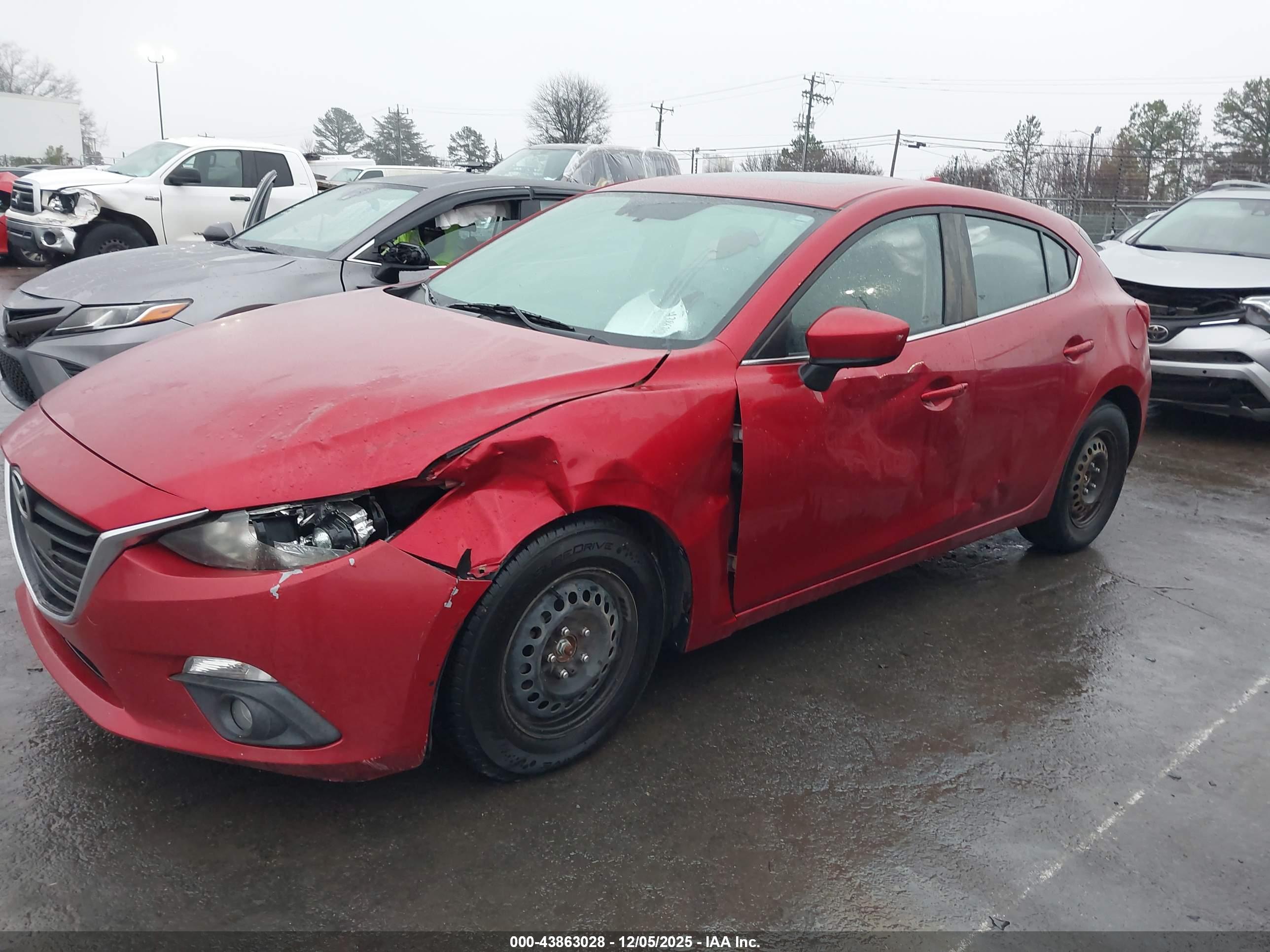 MAZDA MAZDA3 image 2