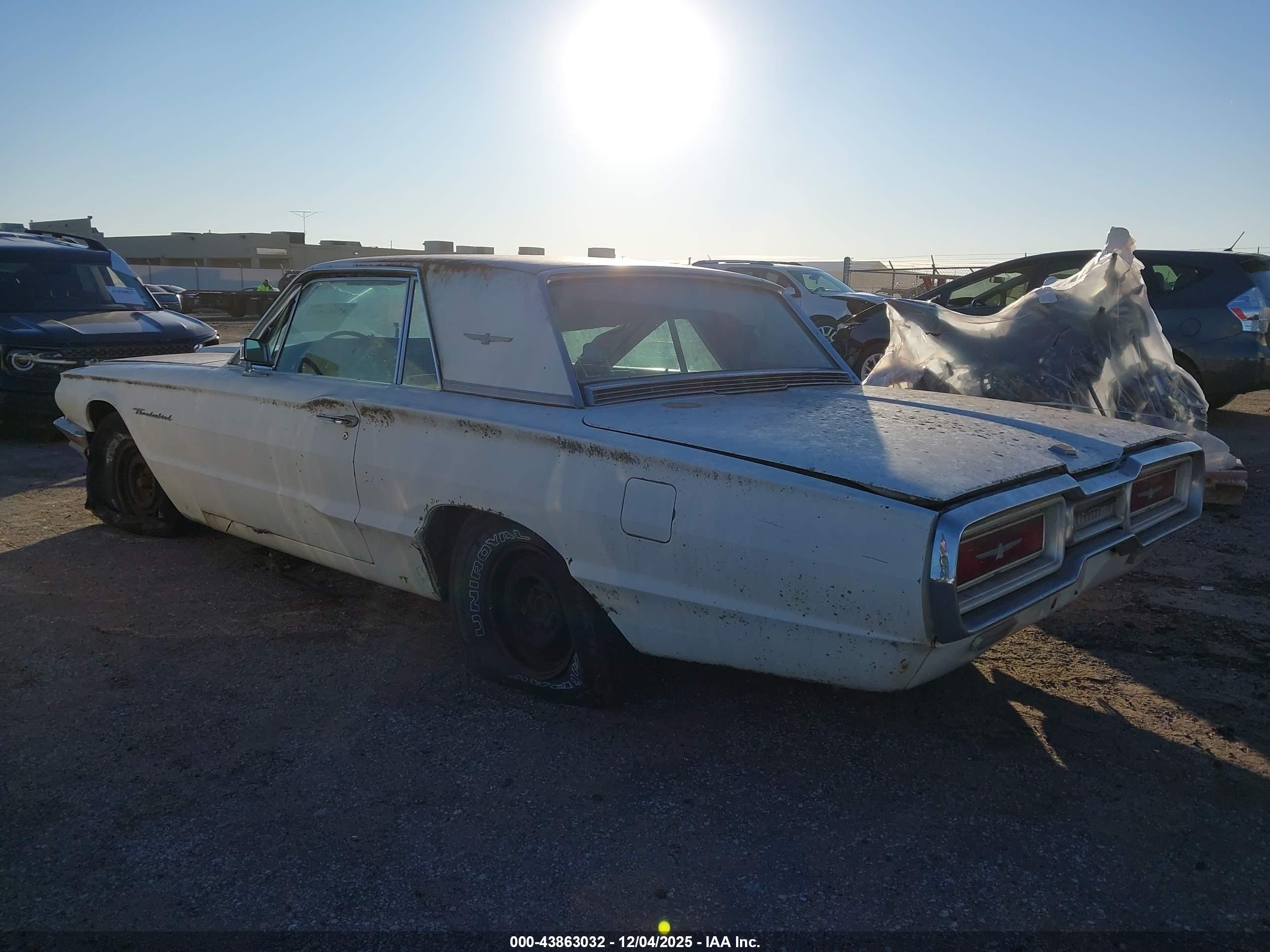 FORD THUNDERBIRD image 3