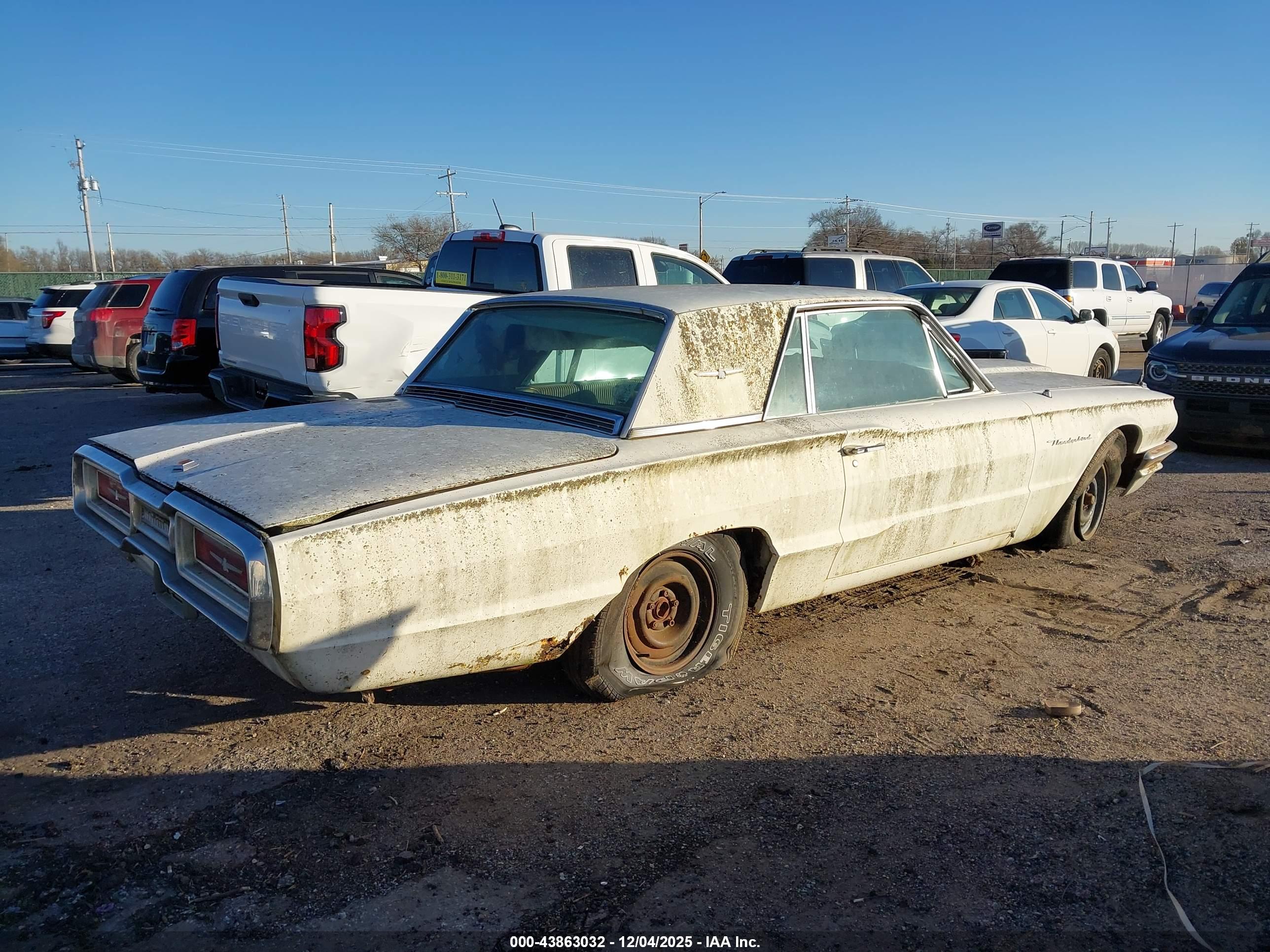 FORD THUNDERBIRD image 4