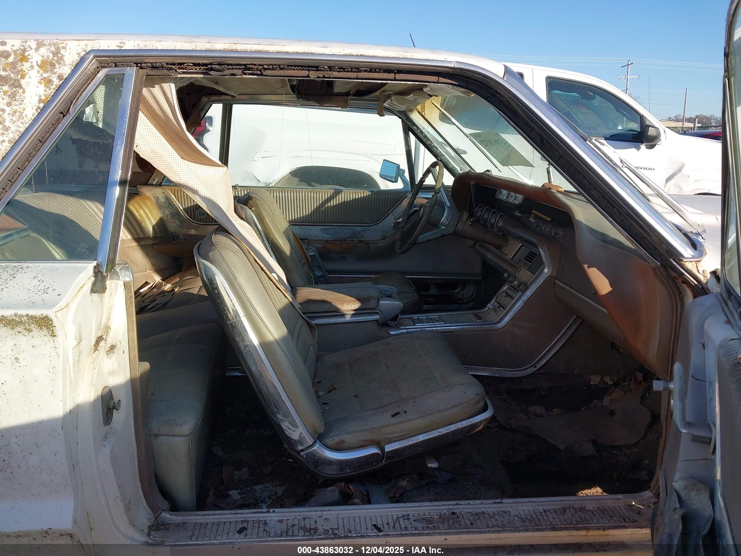 FORD THUNDERBIRD image 5