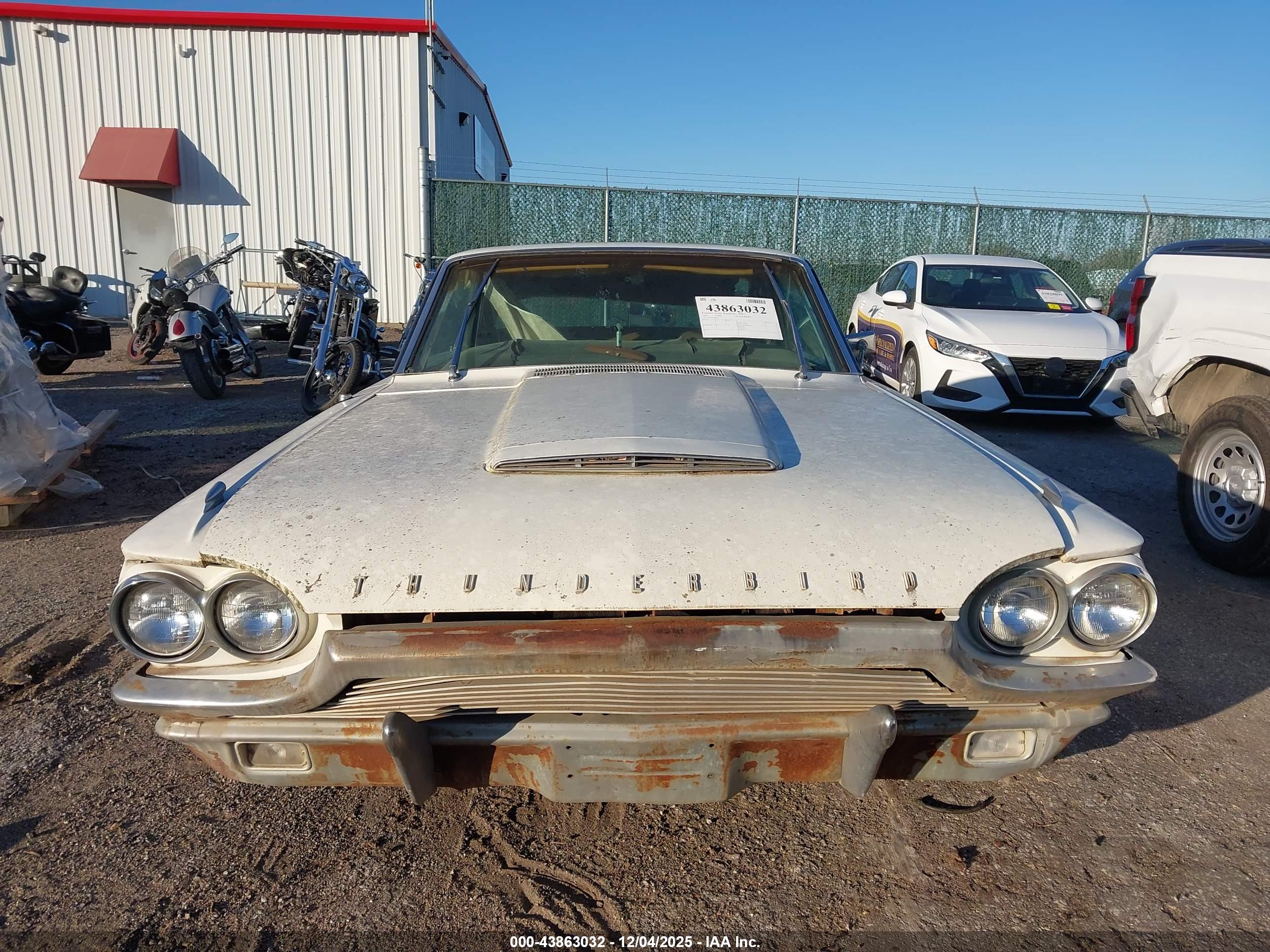FORD THUNDERBIRD image 6