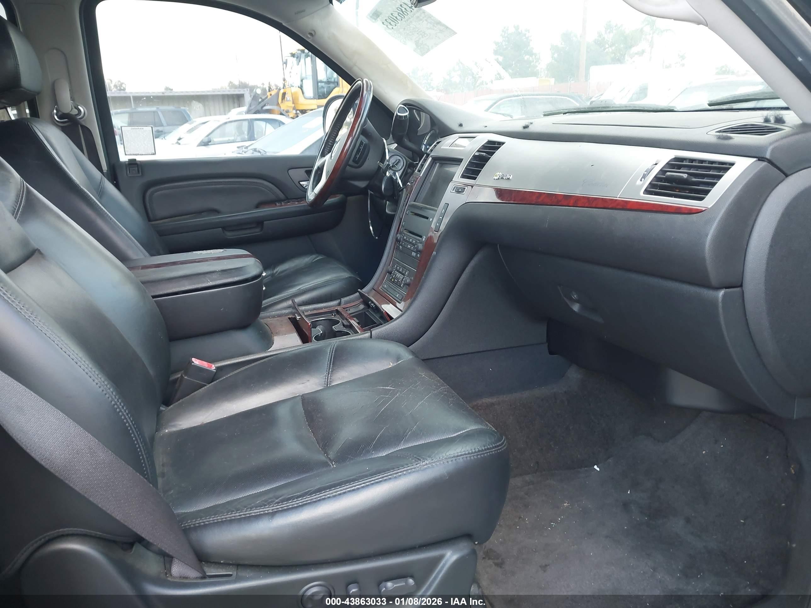 CADILLAC ESCALADE image 5