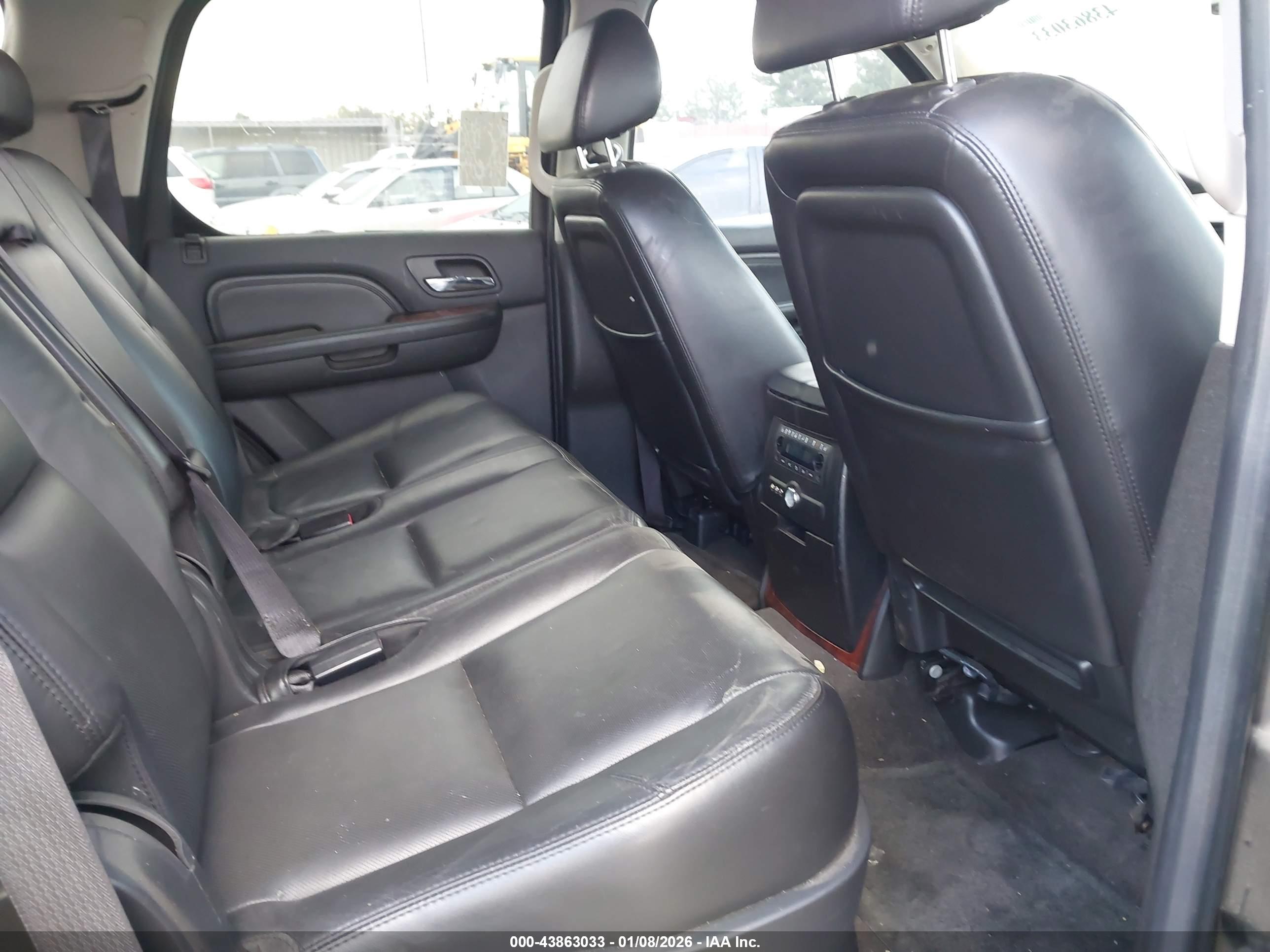 CADILLAC ESCALADE image 8