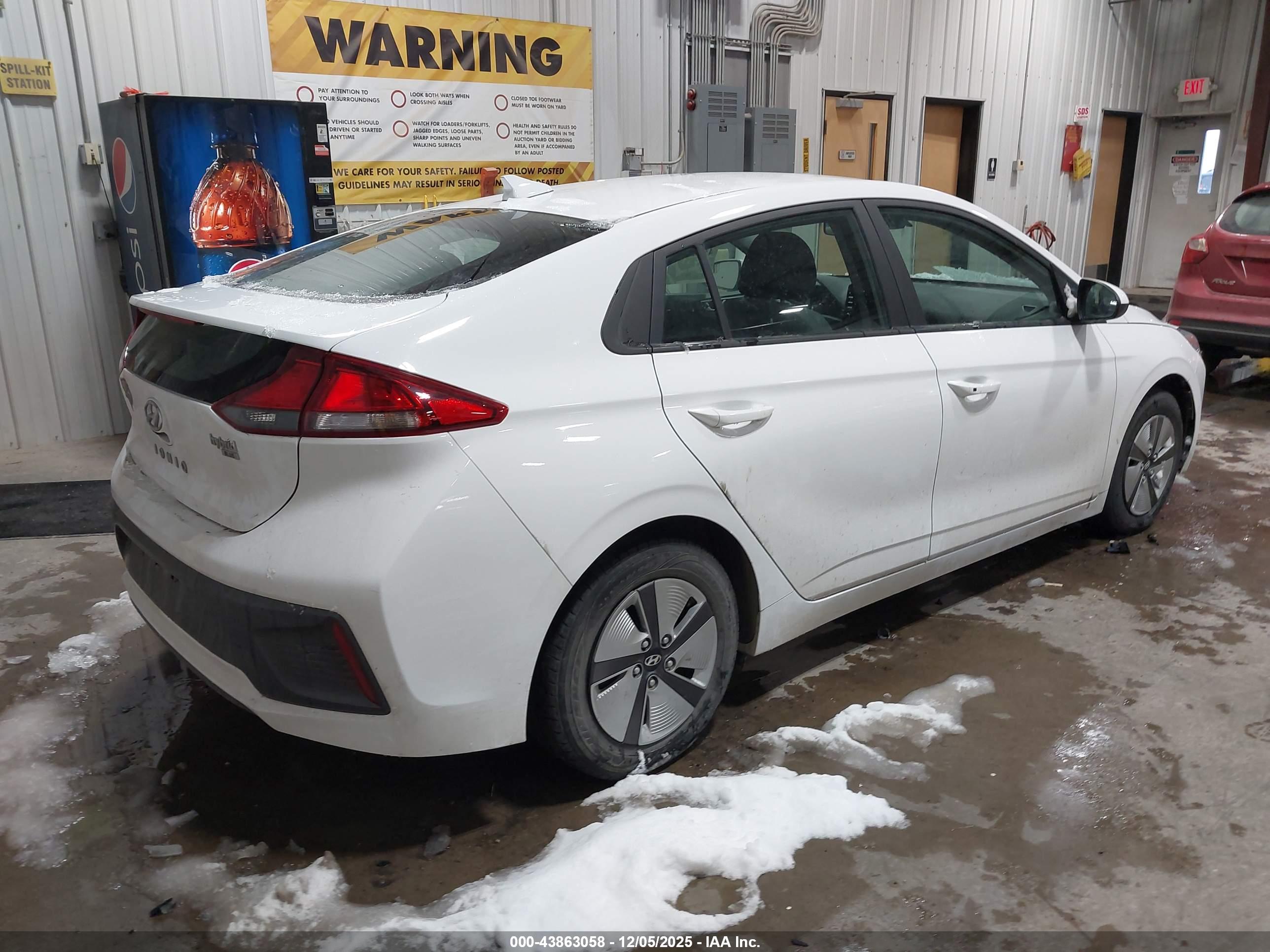HYUNDAI IONIQ image 4