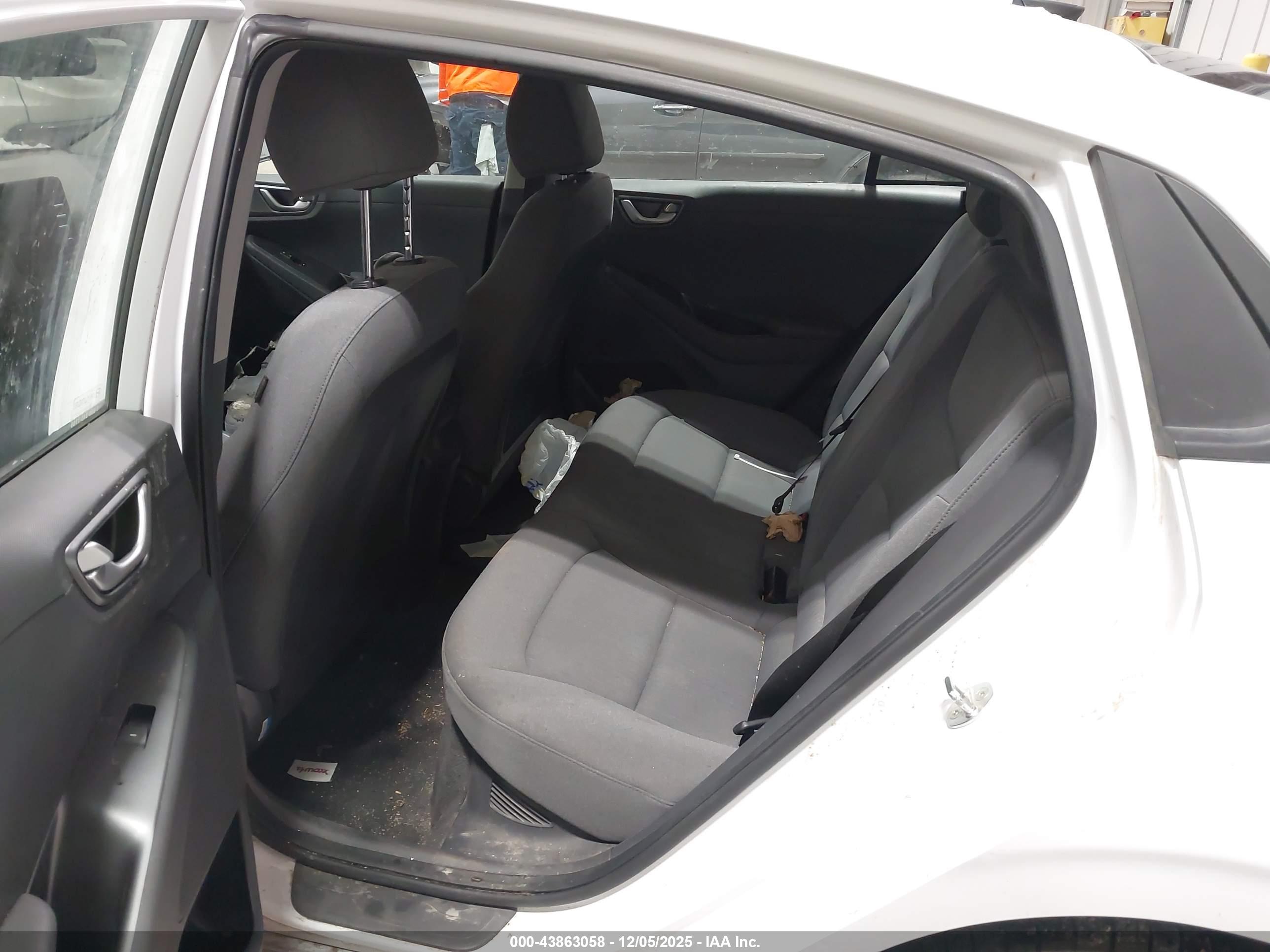 HYUNDAI IONIQ image 8