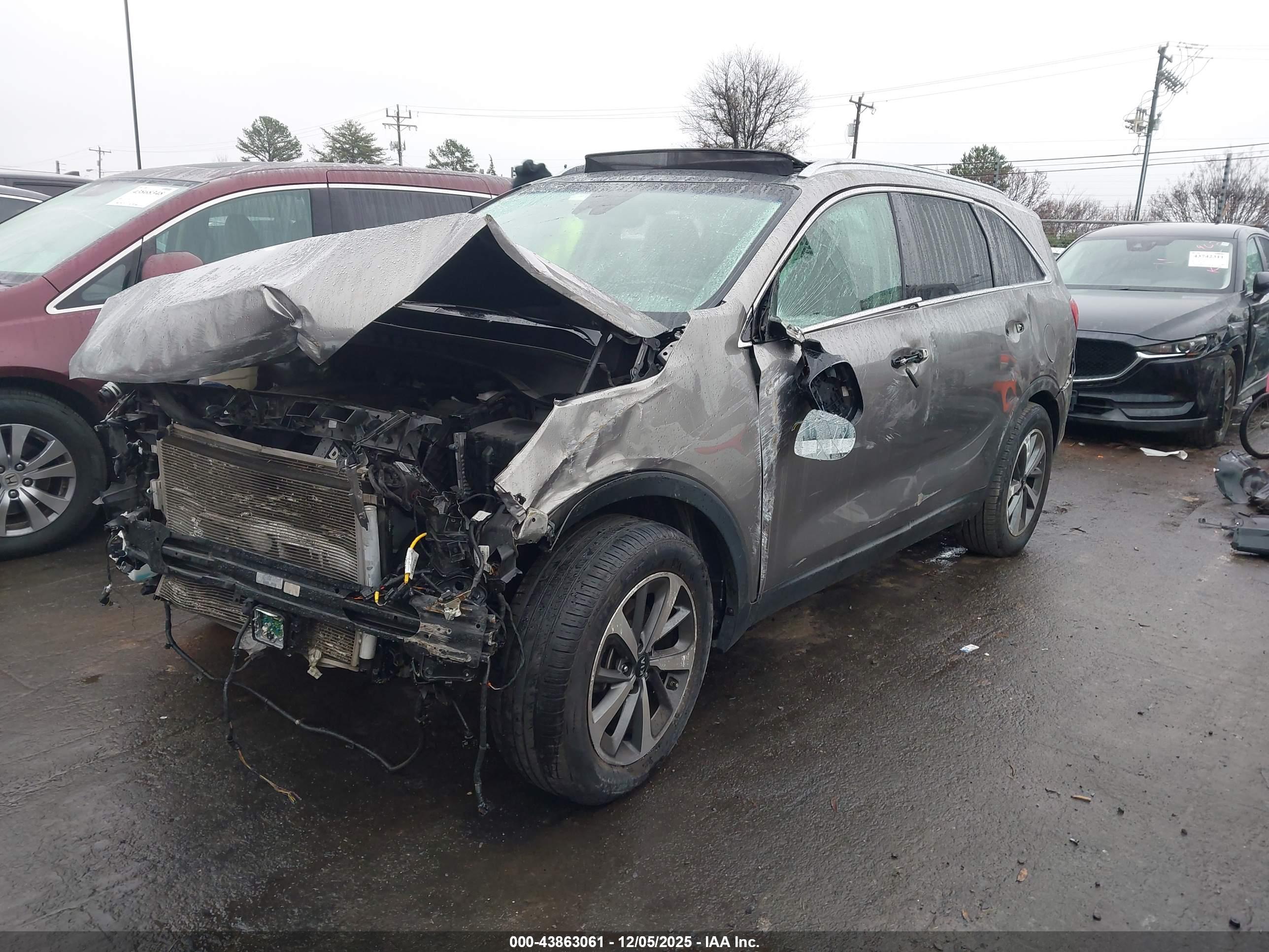 KIA SORENTO image 2