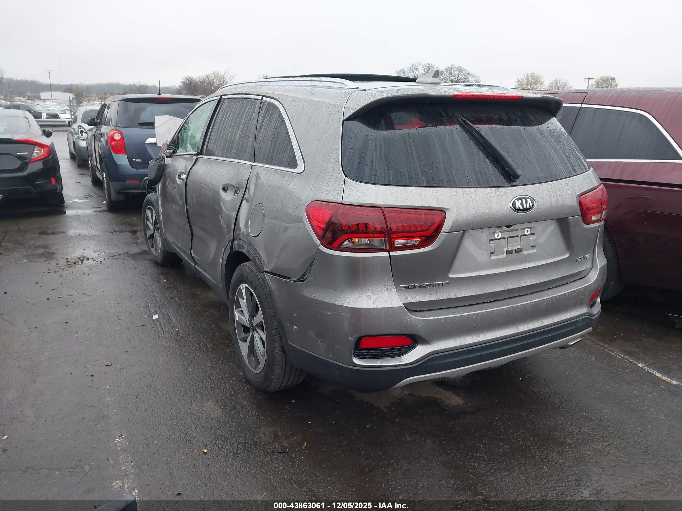 KIA SORENTO image 3