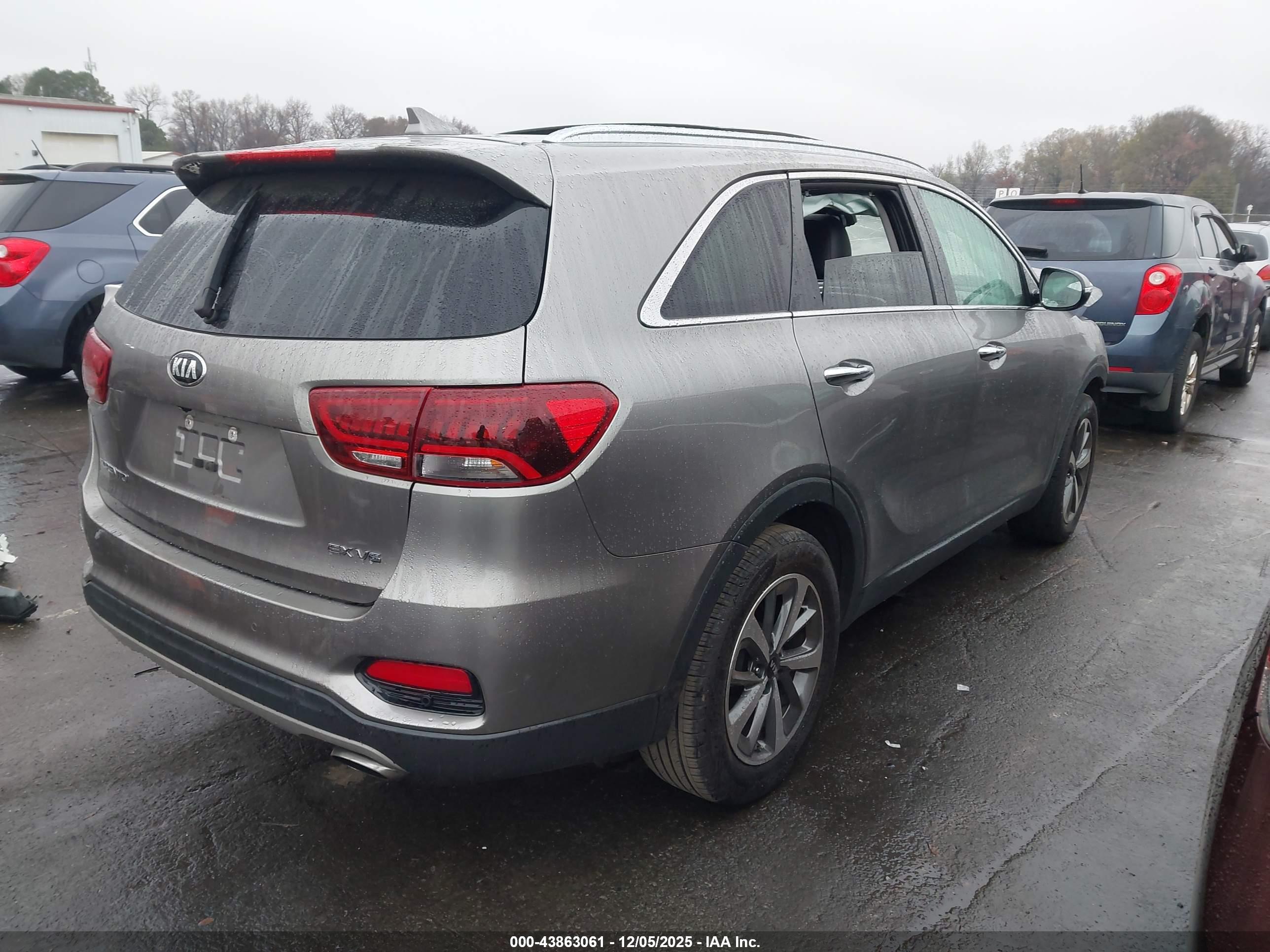 KIA SORENTO image 4