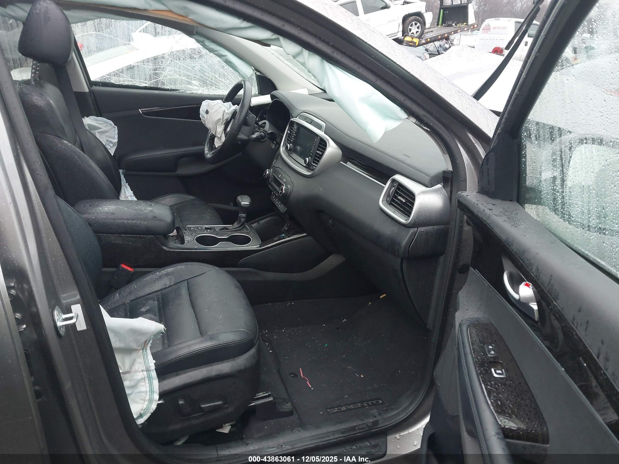 KIA SORENTO image 5