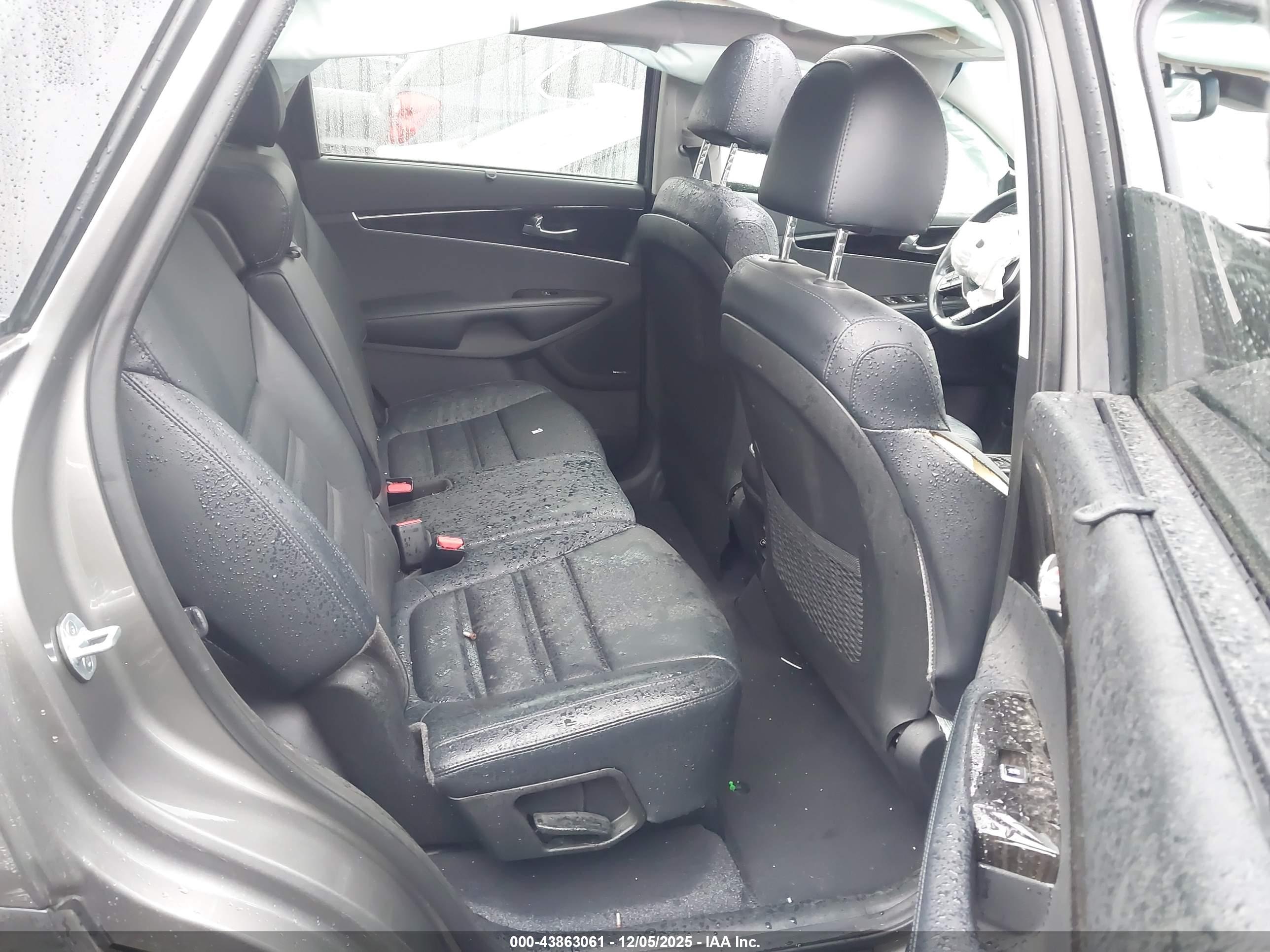 KIA SORENTO image 8