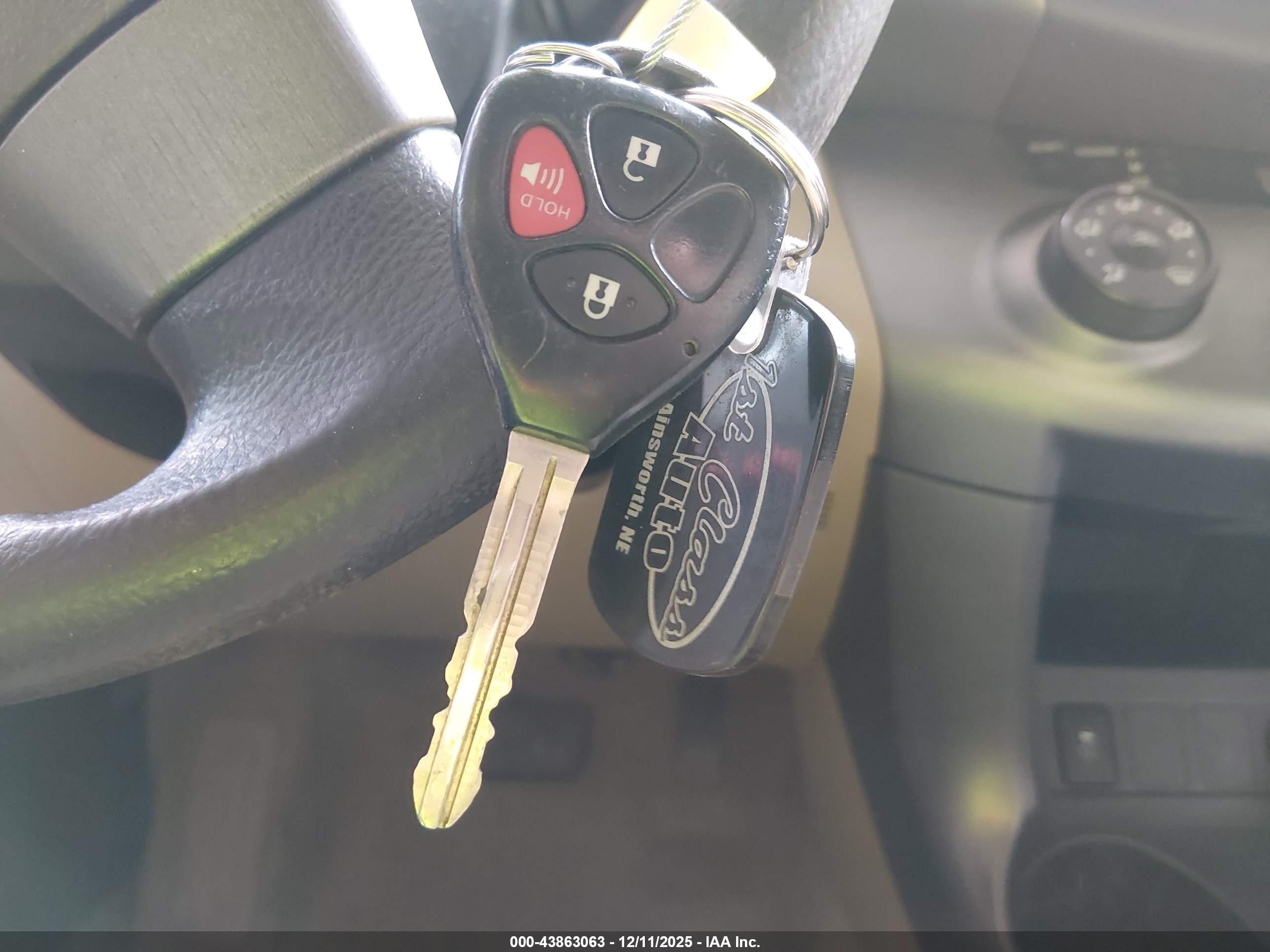 TOYOTA RAV4 image 11