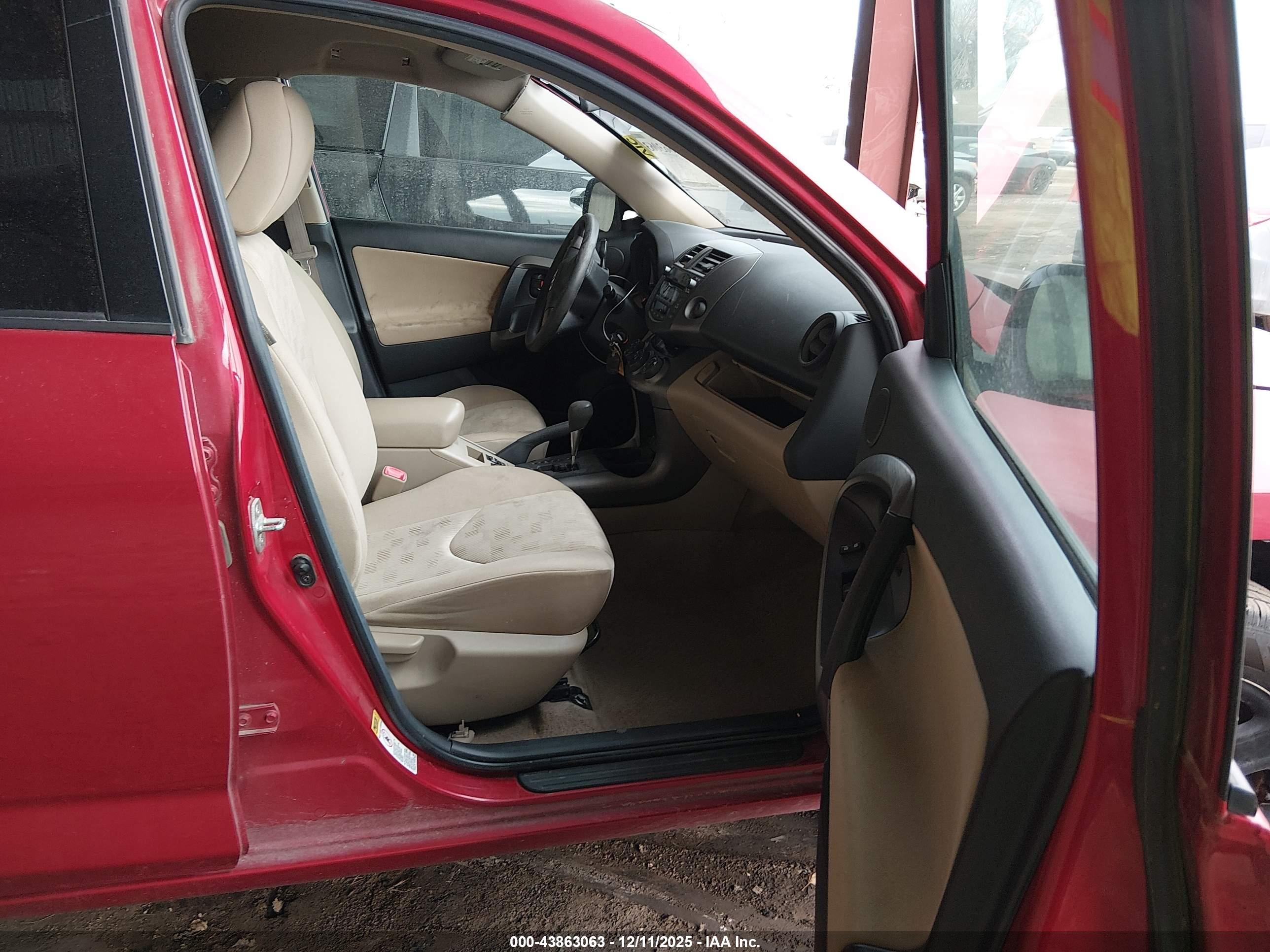TOYOTA RAV4 image 5