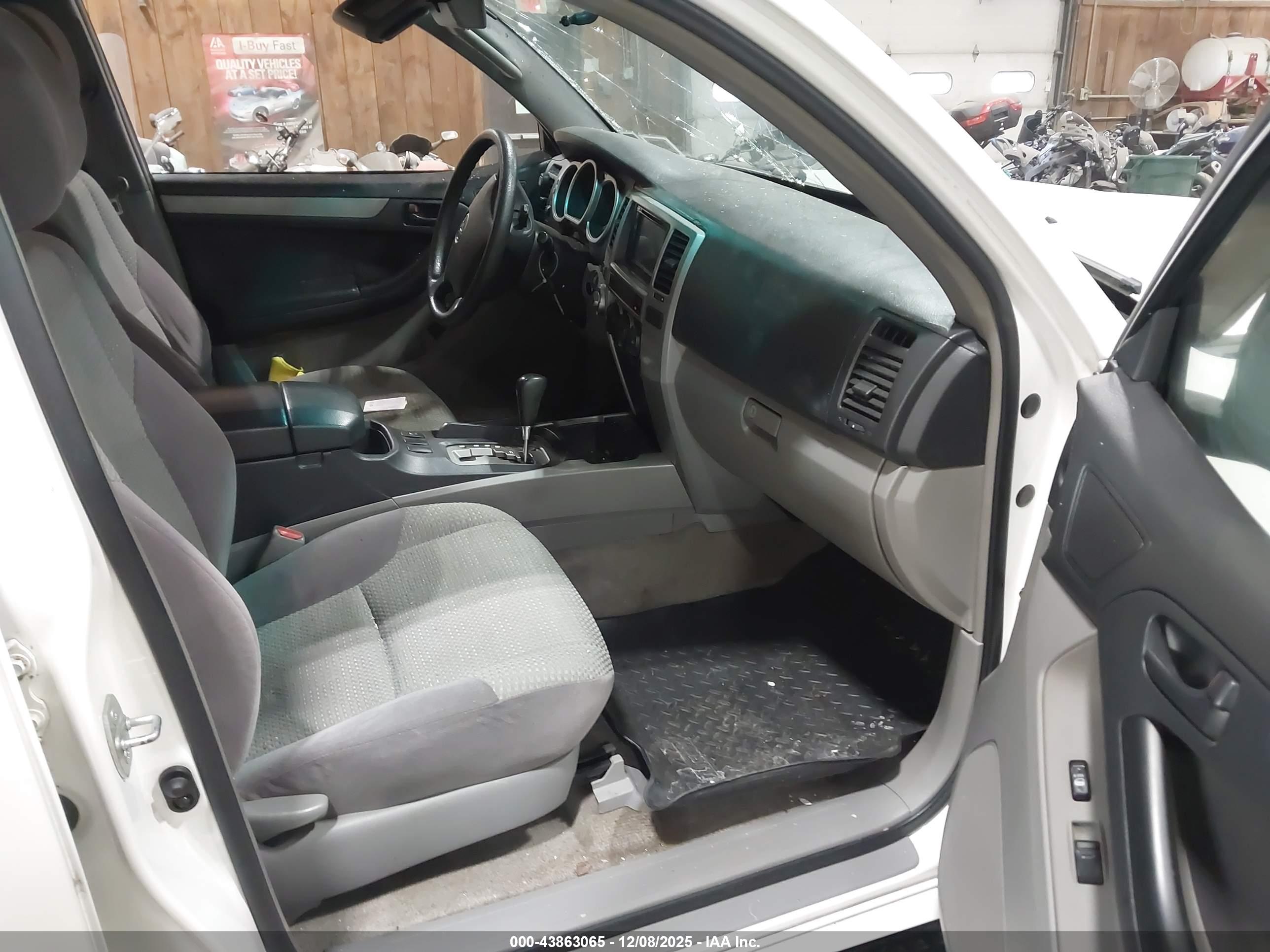 TOYOTA 4RUNNER image 5