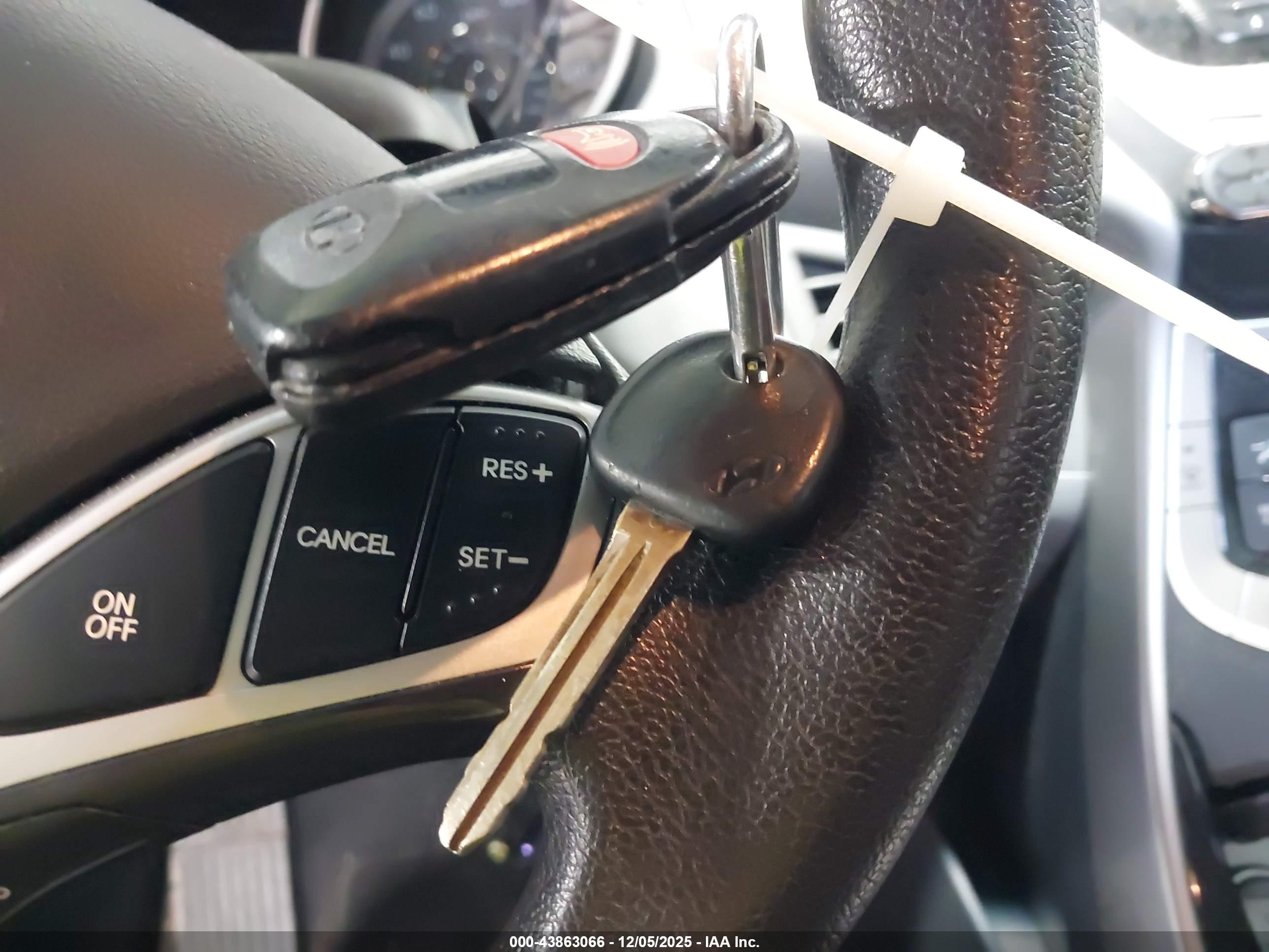 HYUNDAI ELANTRA image 11