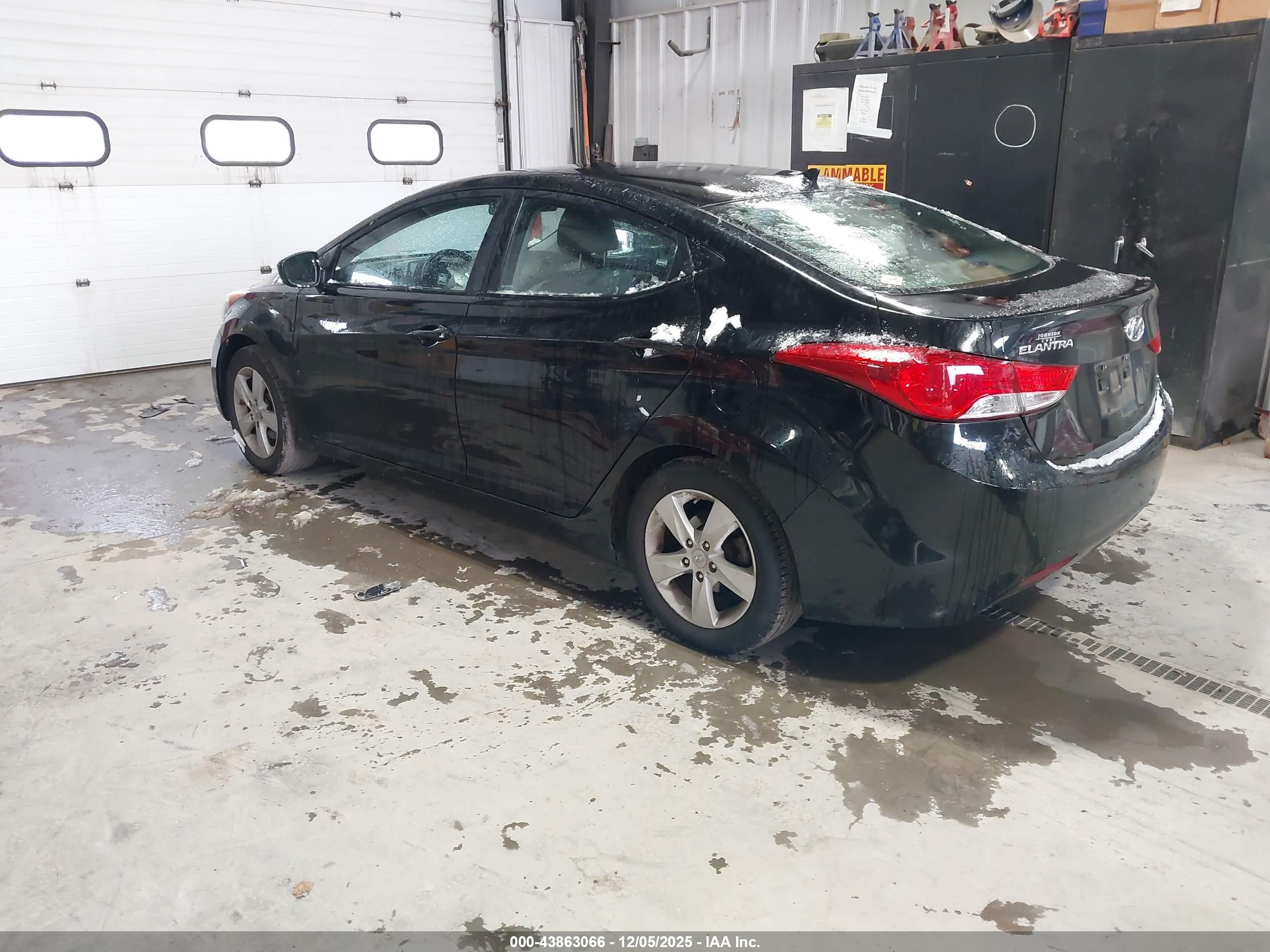 HYUNDAI ELANTRA image 3
