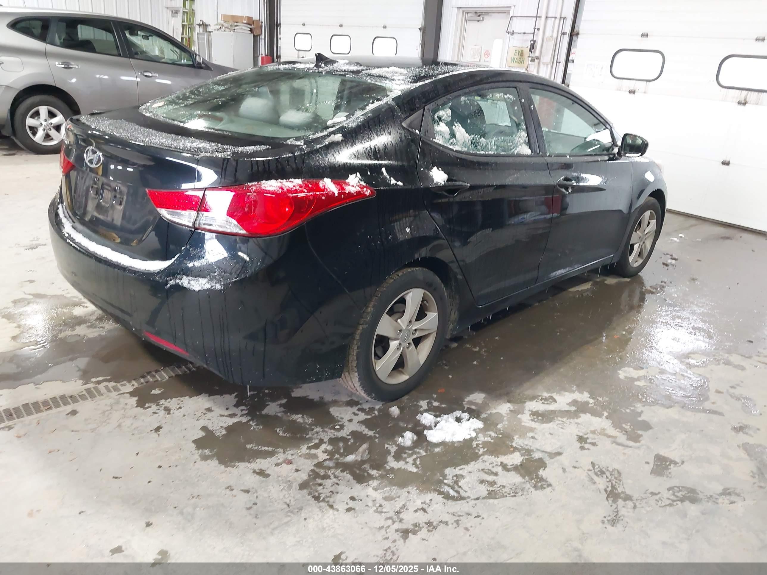 HYUNDAI ELANTRA image 4