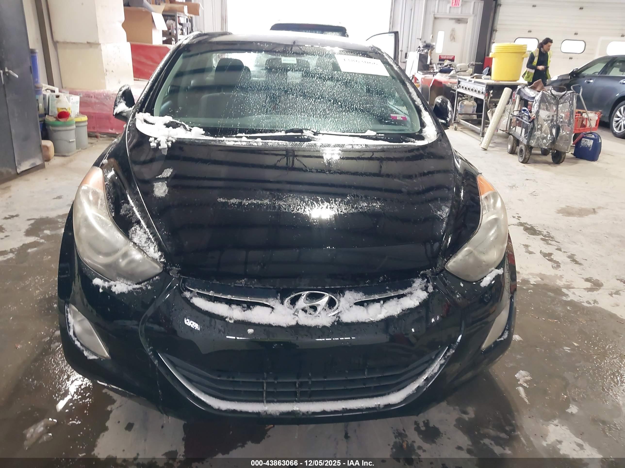 HYUNDAI ELANTRA image 6