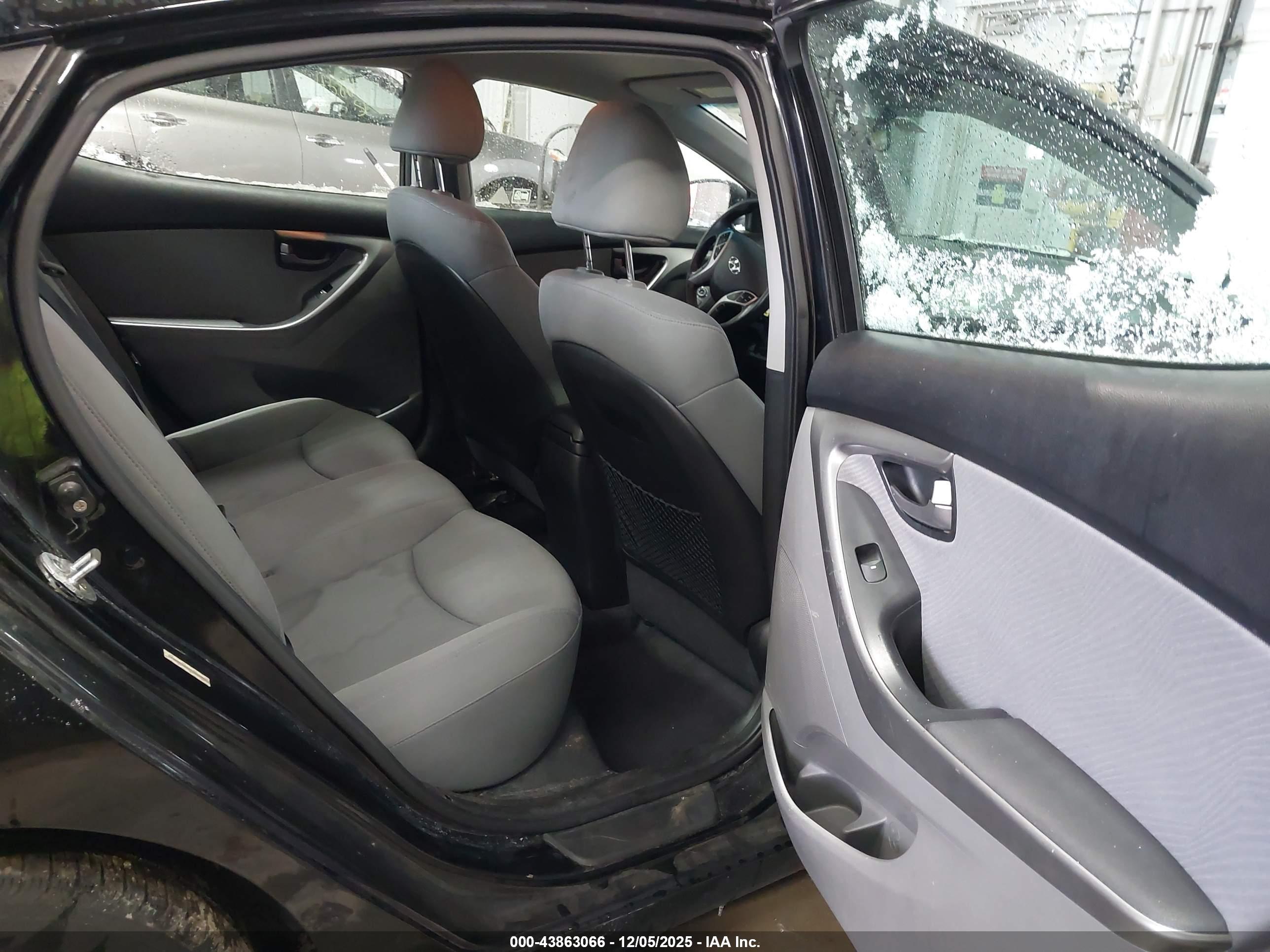 HYUNDAI ELANTRA image 8