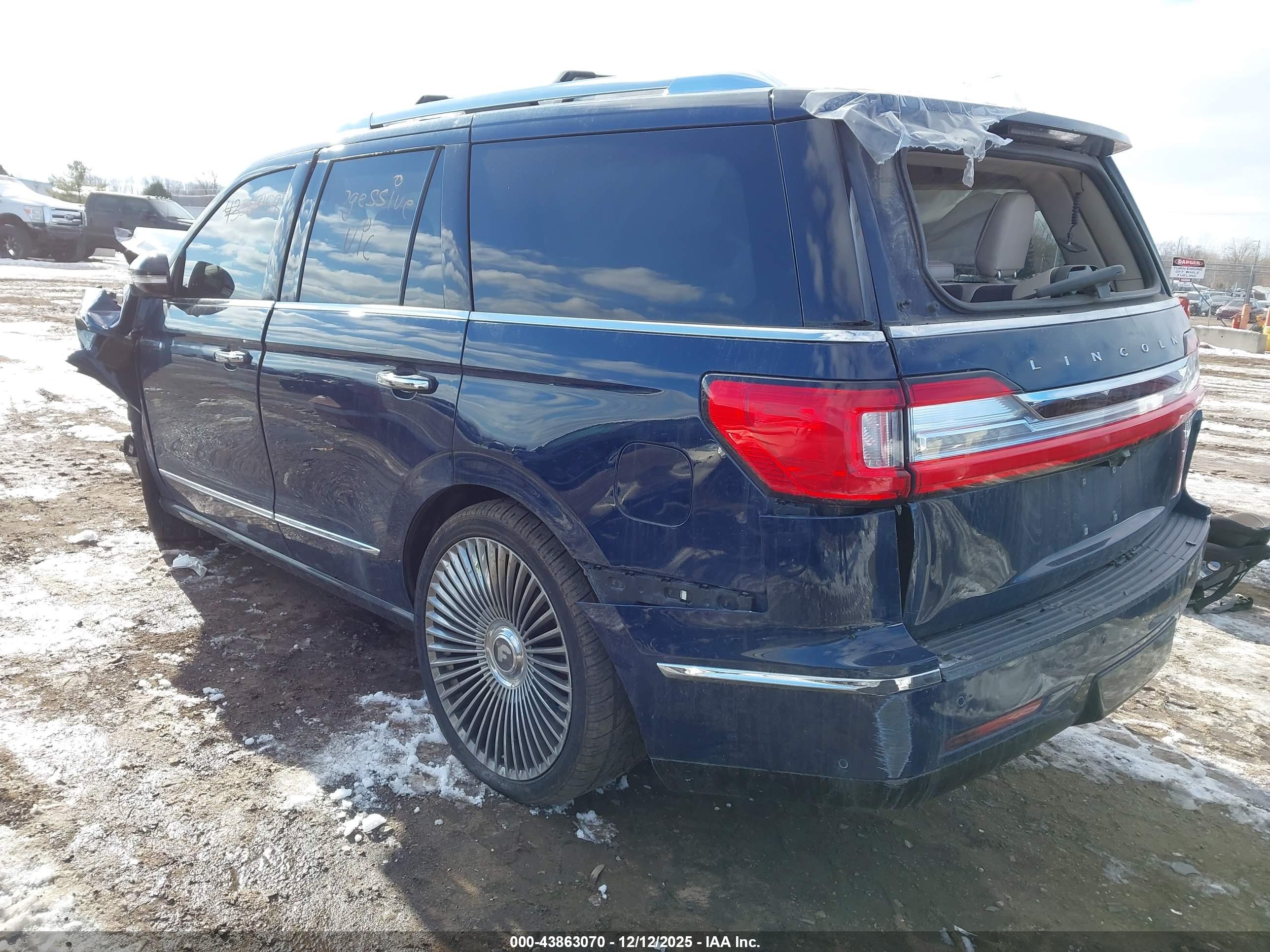 LINCOLN NAVIGATOR image 3