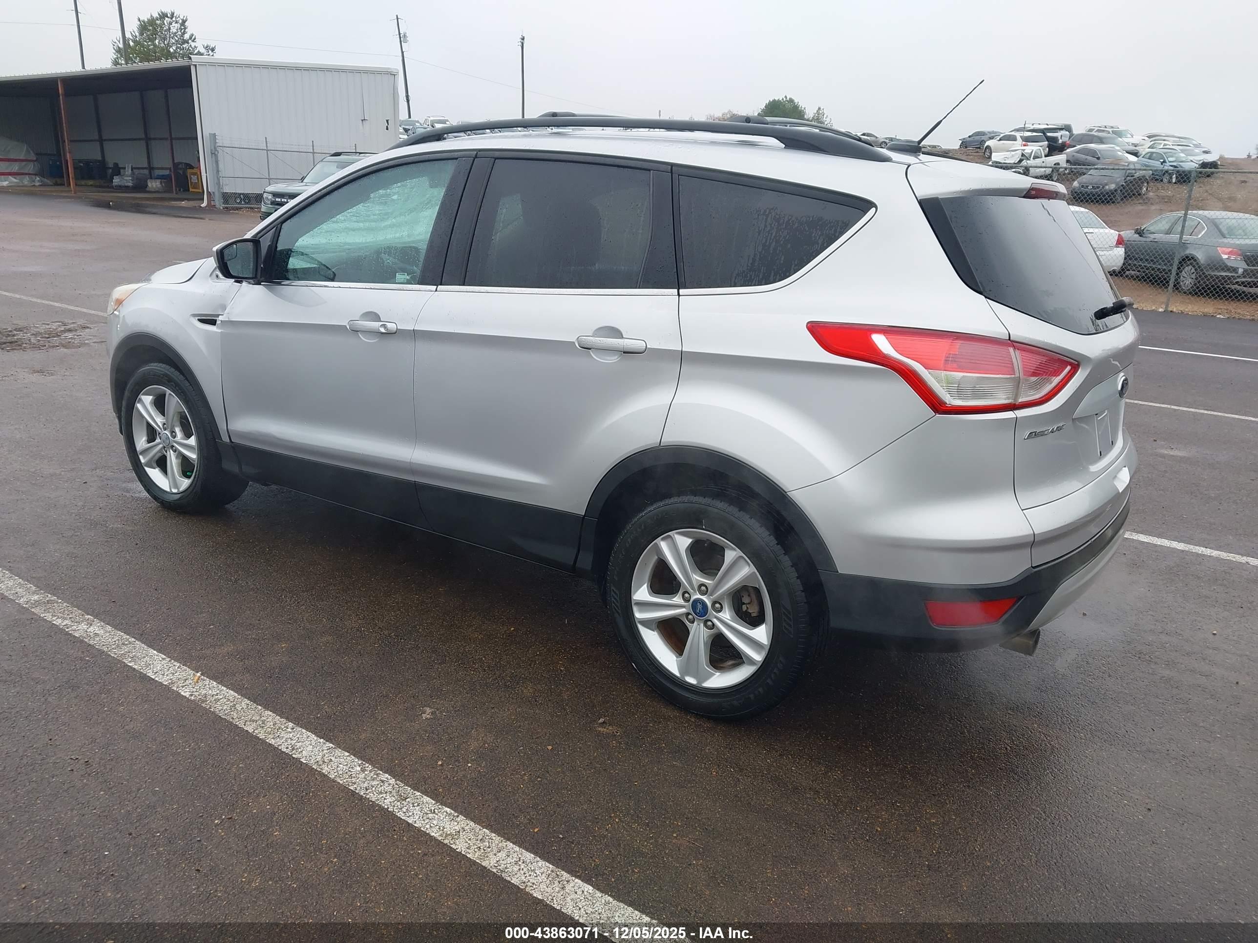 FORD ESCAPE image 3
