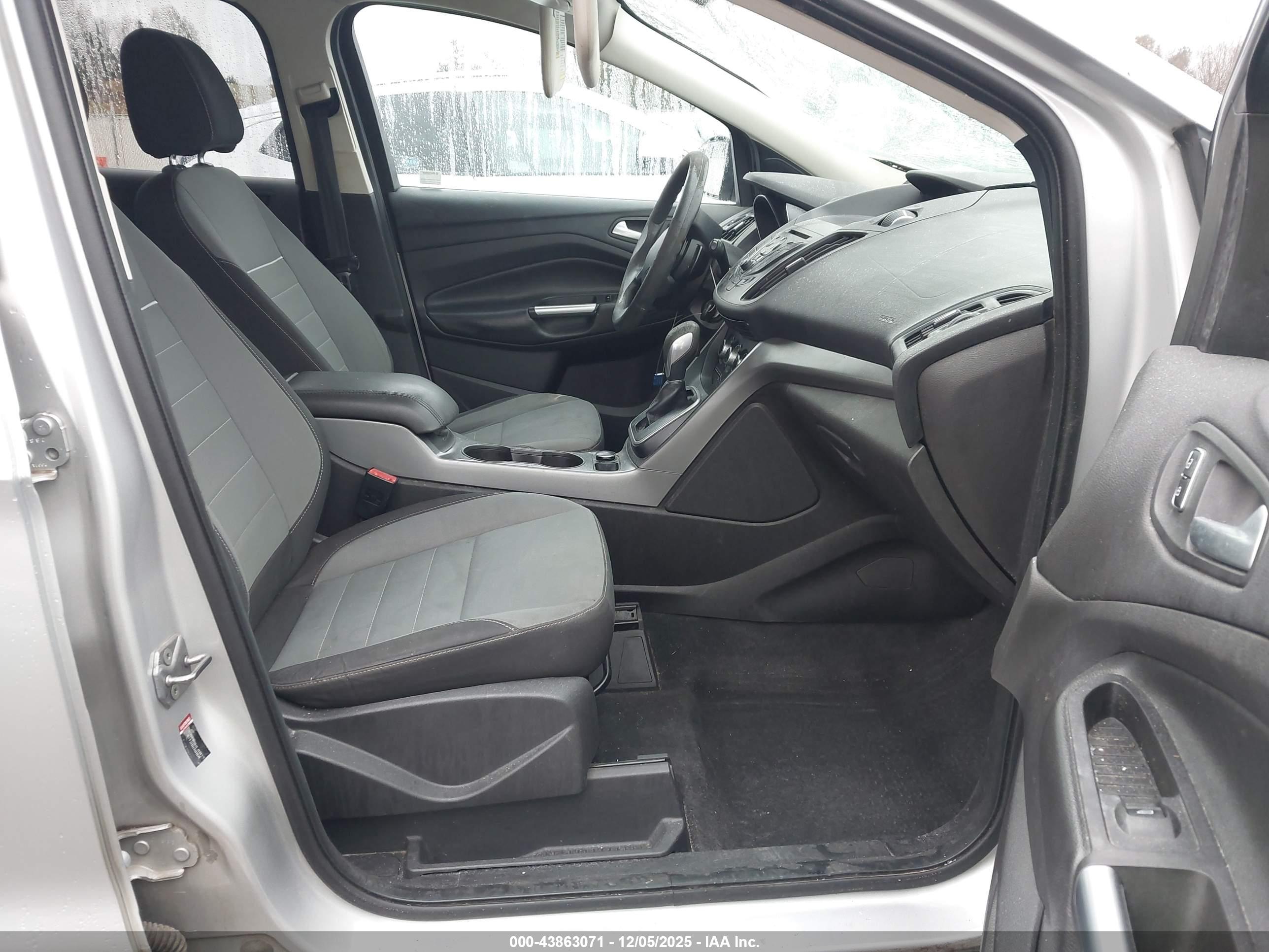 FORD ESCAPE image 5