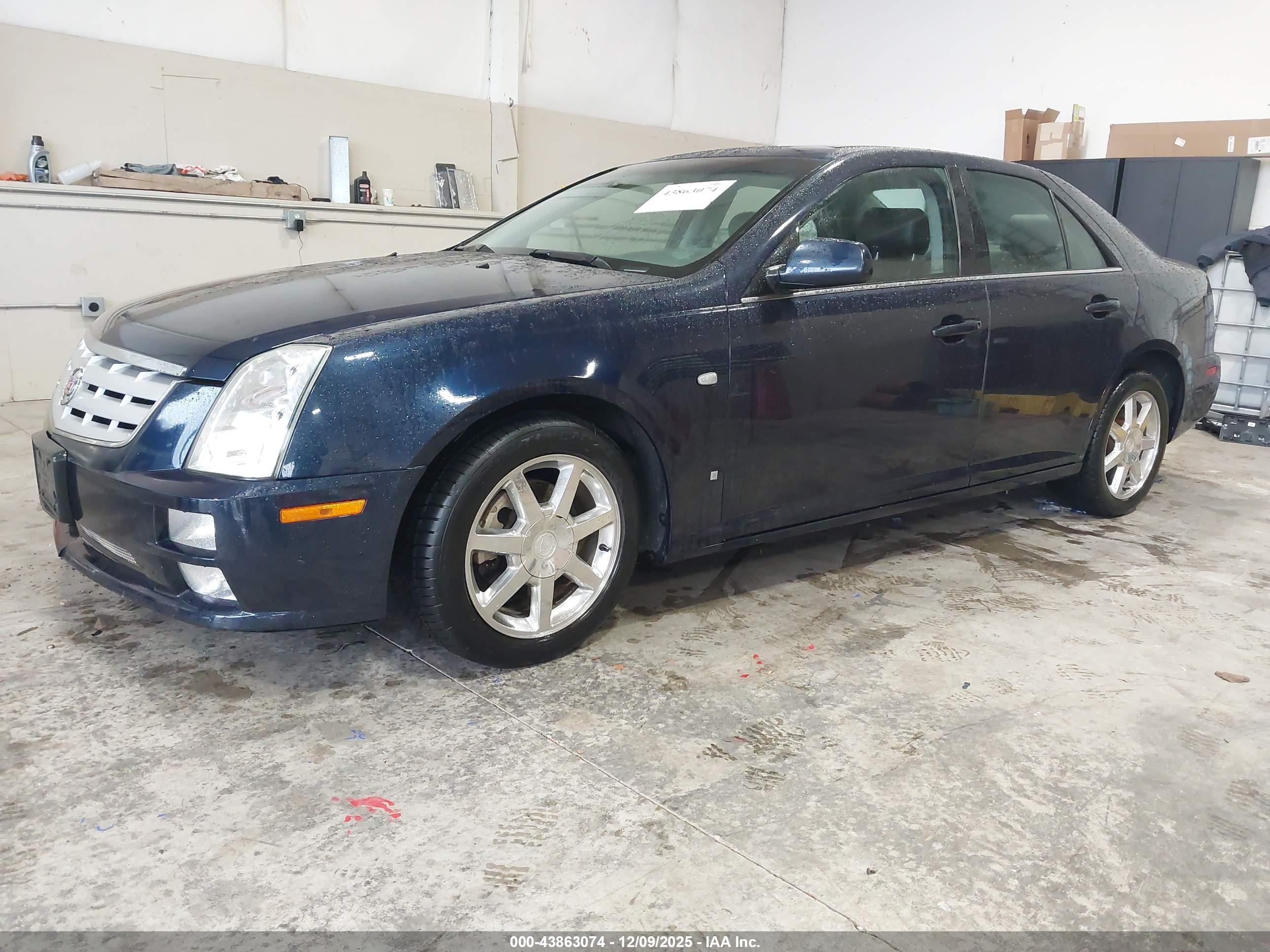 CADILLAC STS image 2