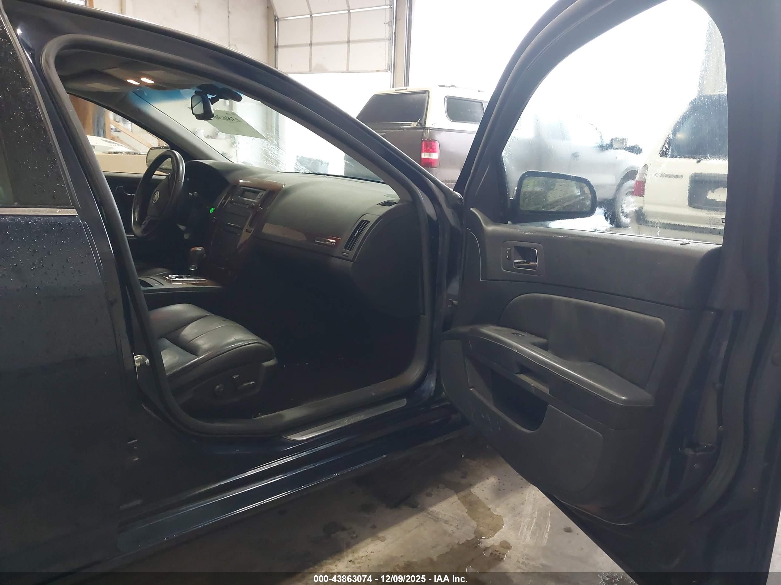 CADILLAC STS image 5