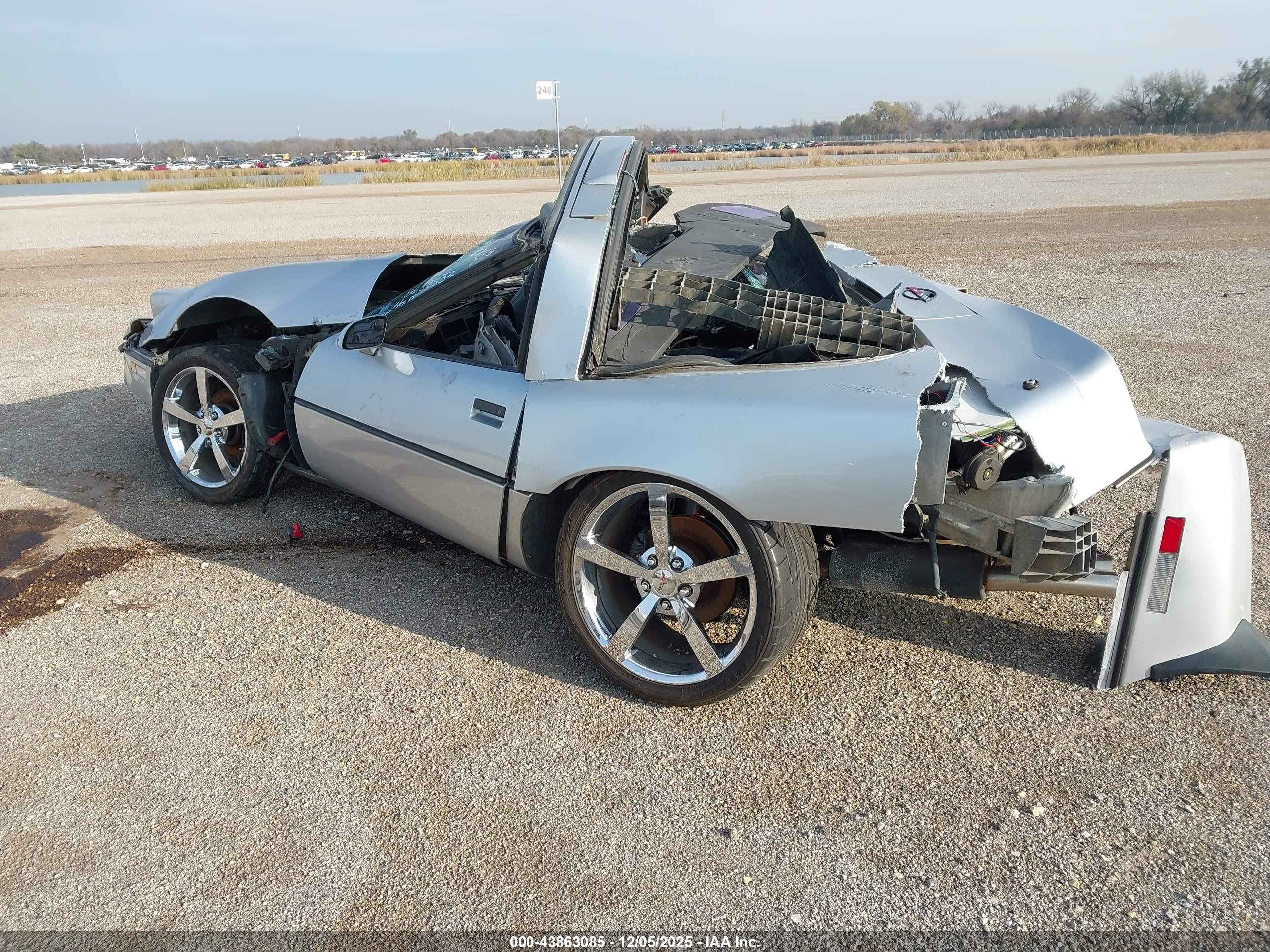 CHEVROLET CORVETTE image 3