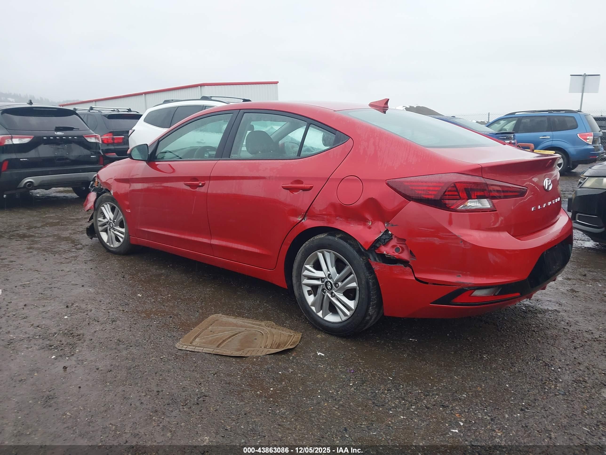 HYUNDAI ELANTRA image 3