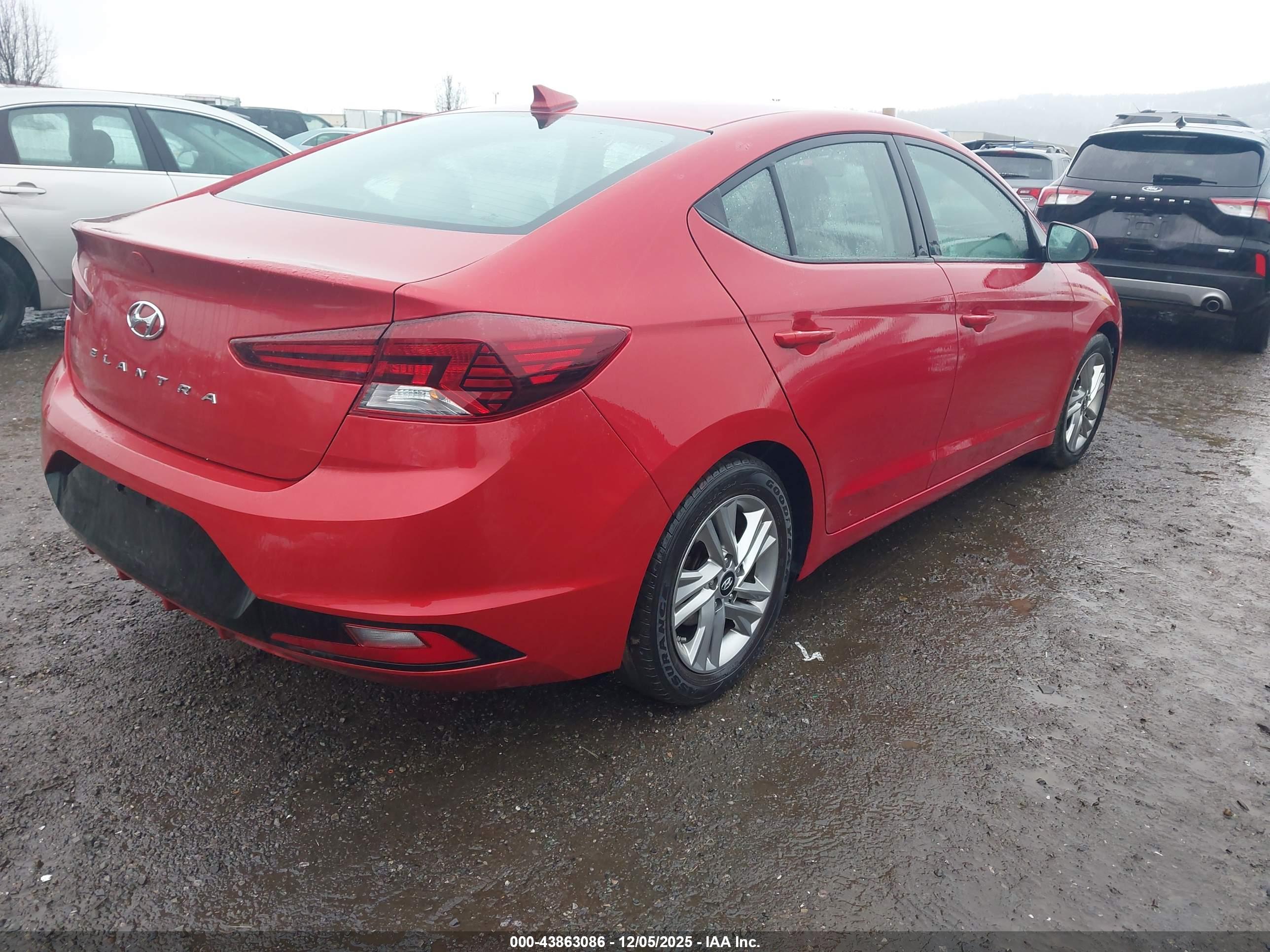 HYUNDAI ELANTRA image 4