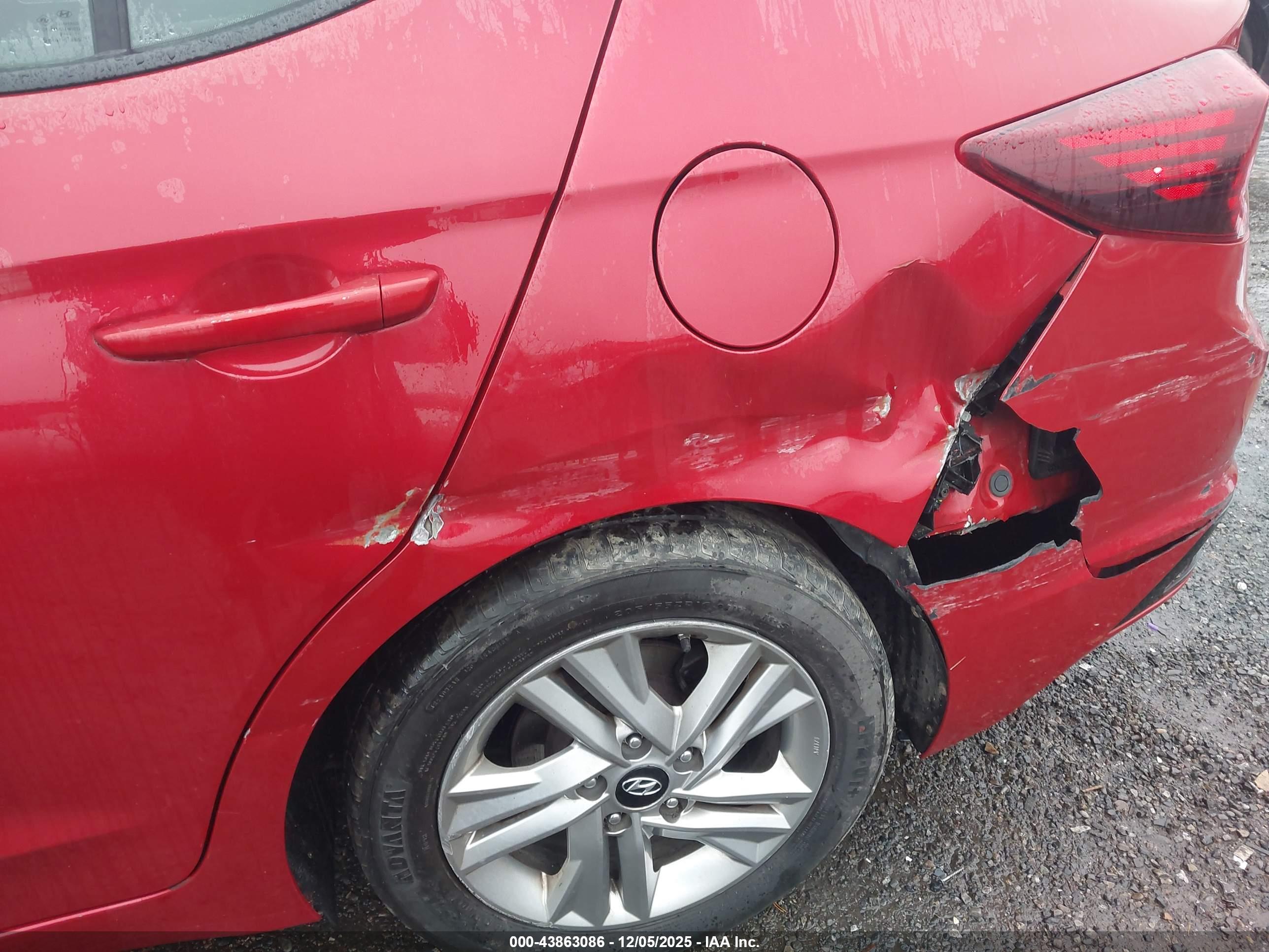 HYUNDAI ELANTRA image 6