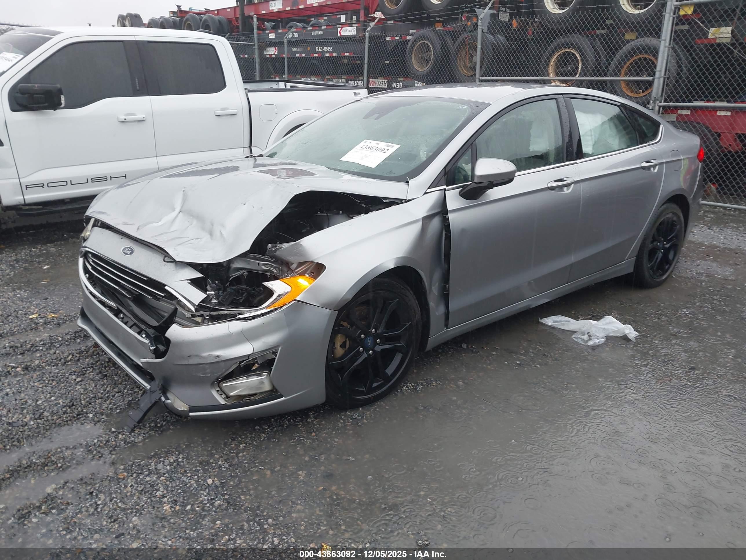 FORD FUSION image 2