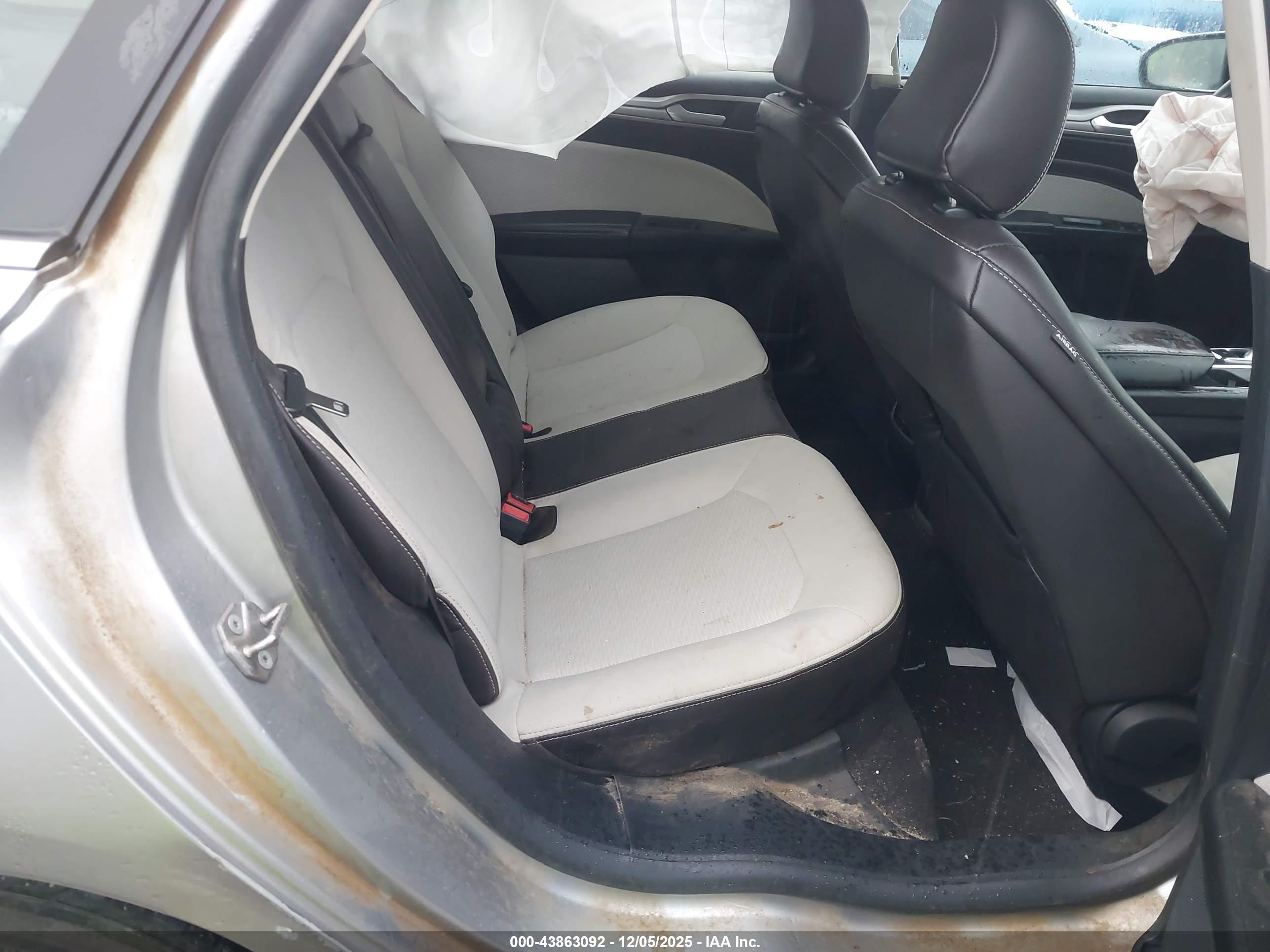 FORD FUSION image 8