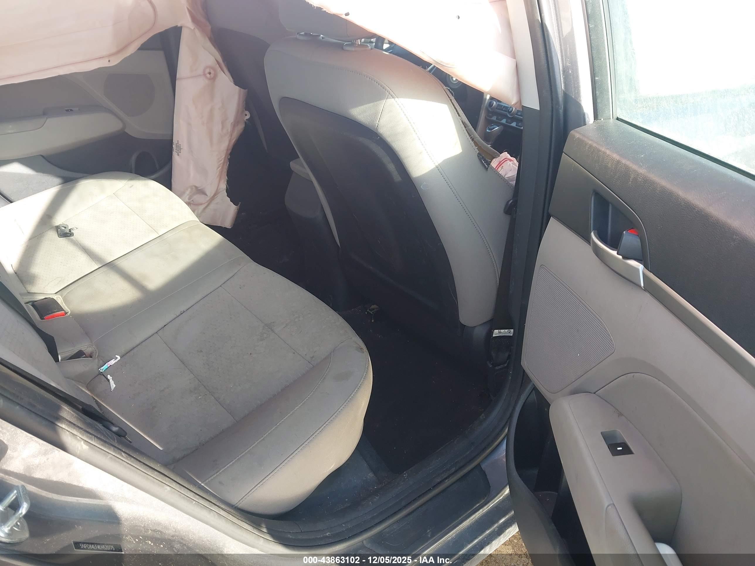 HYUNDAI ELANTRA image 8