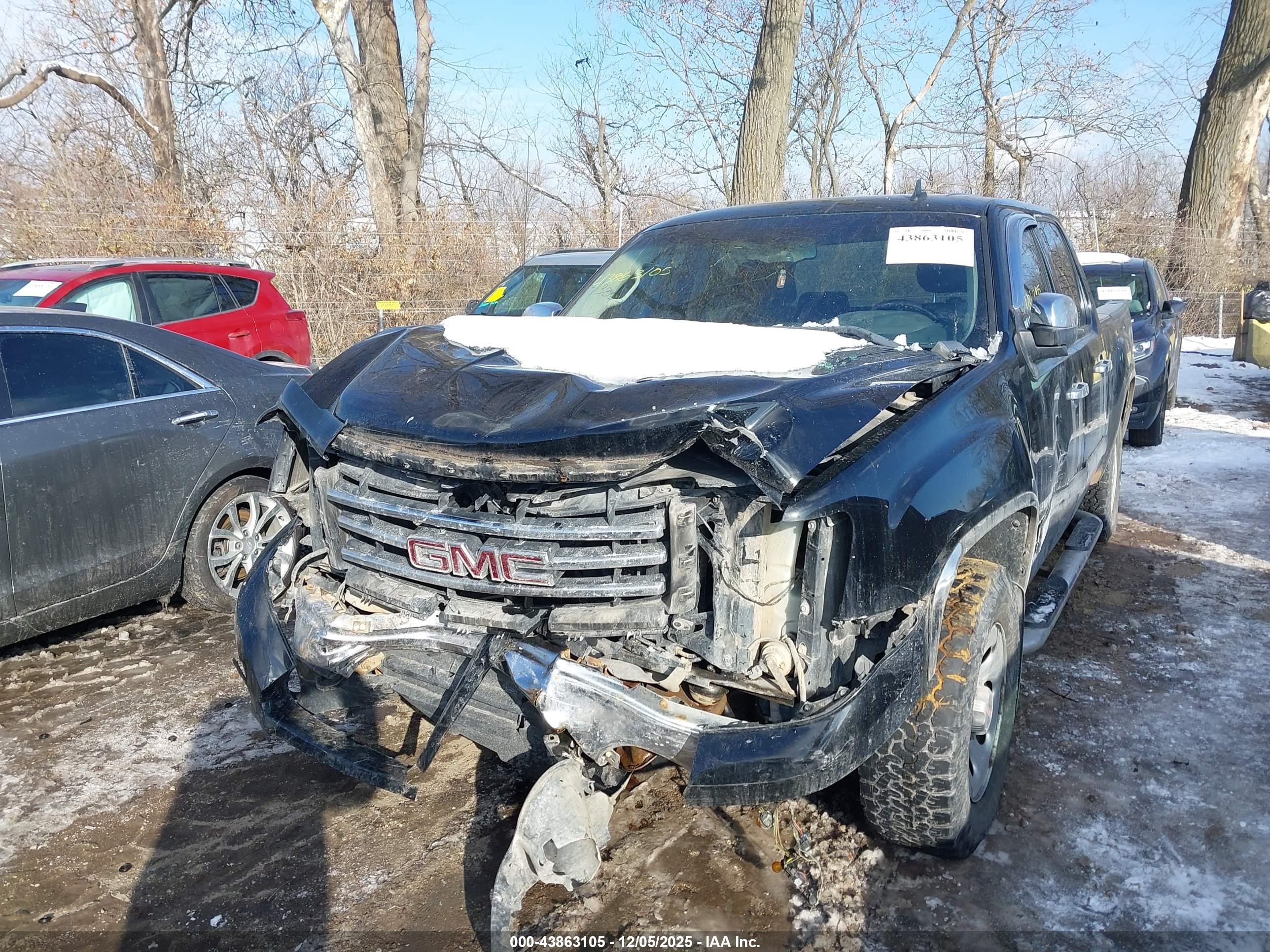 GMC SIERRA image 2