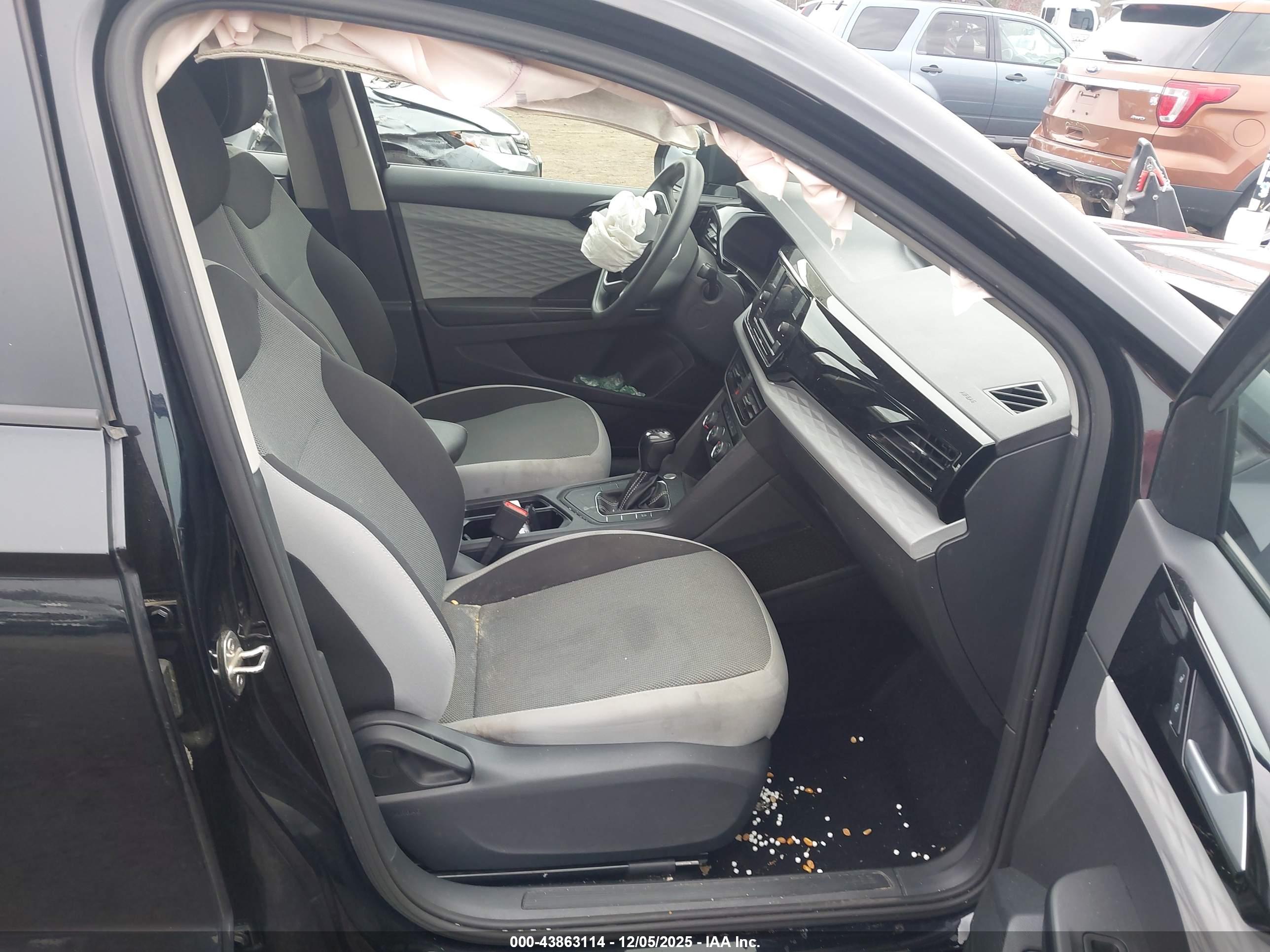 VOLKSWAGEN TAOS image 5