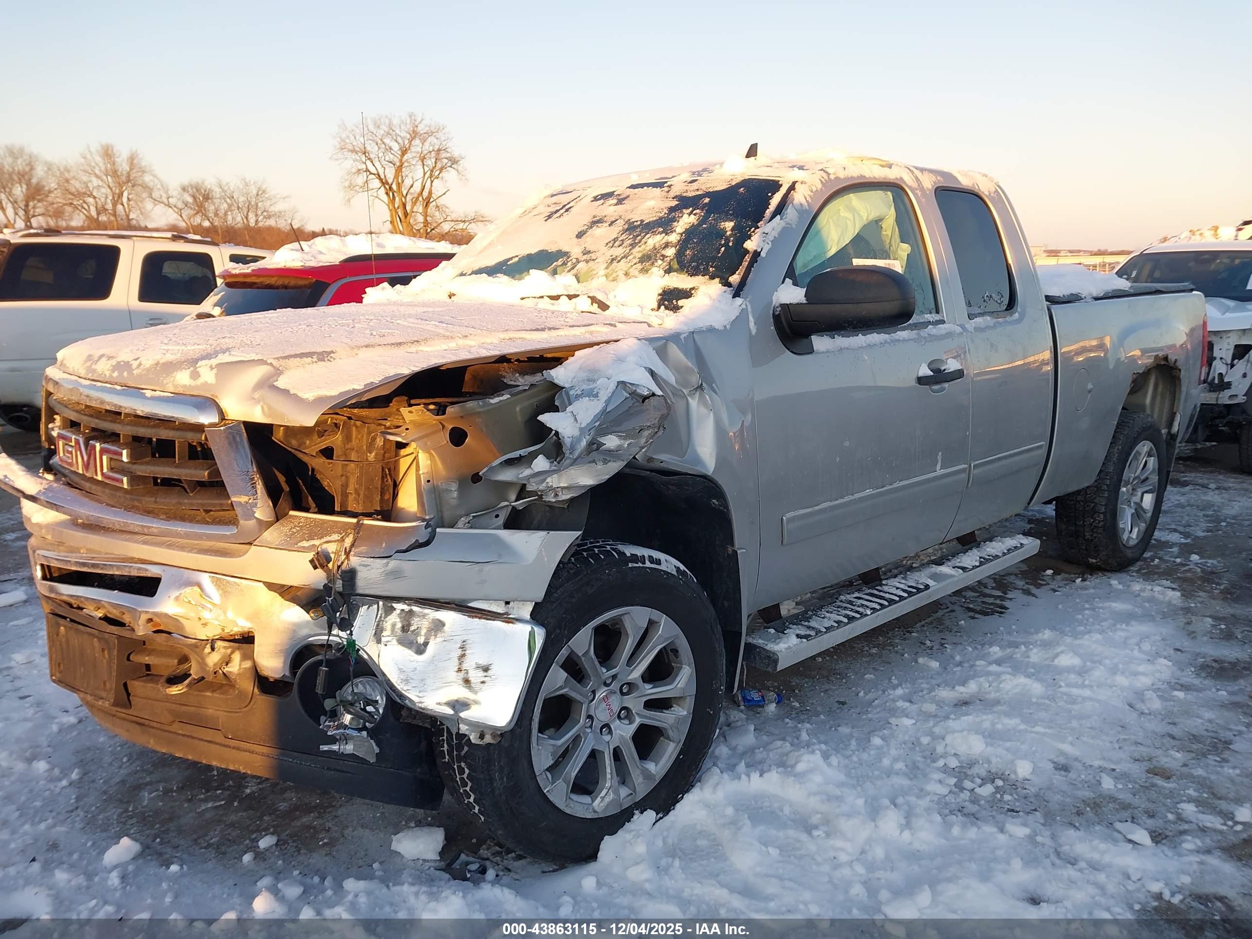 GMC SIERRA image 2